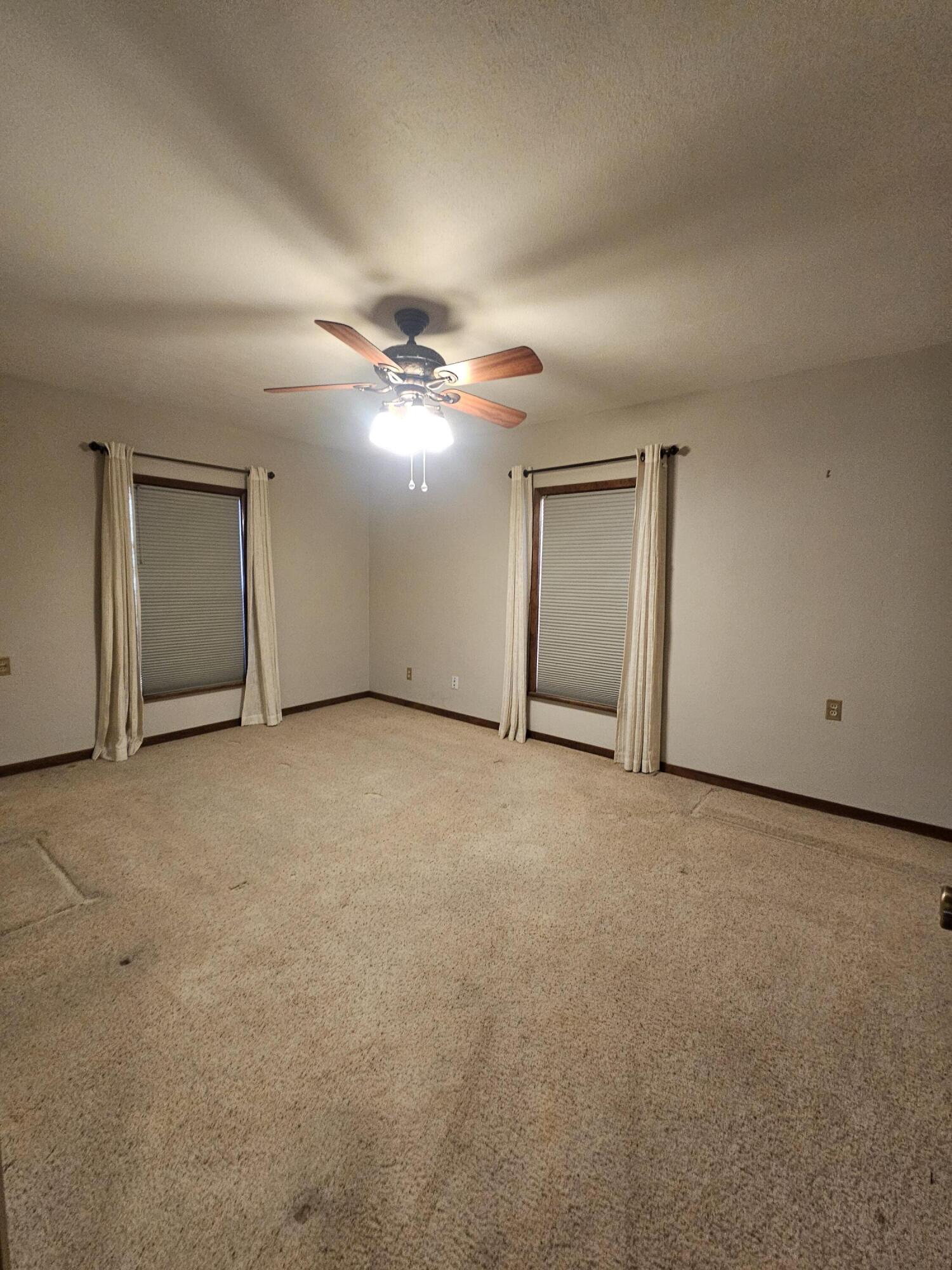 Oakland, Iowa 51560, United States, 4 Bedrooms Bedrooms, ,2 BathroomsBathrooms,Residential,Active,78304