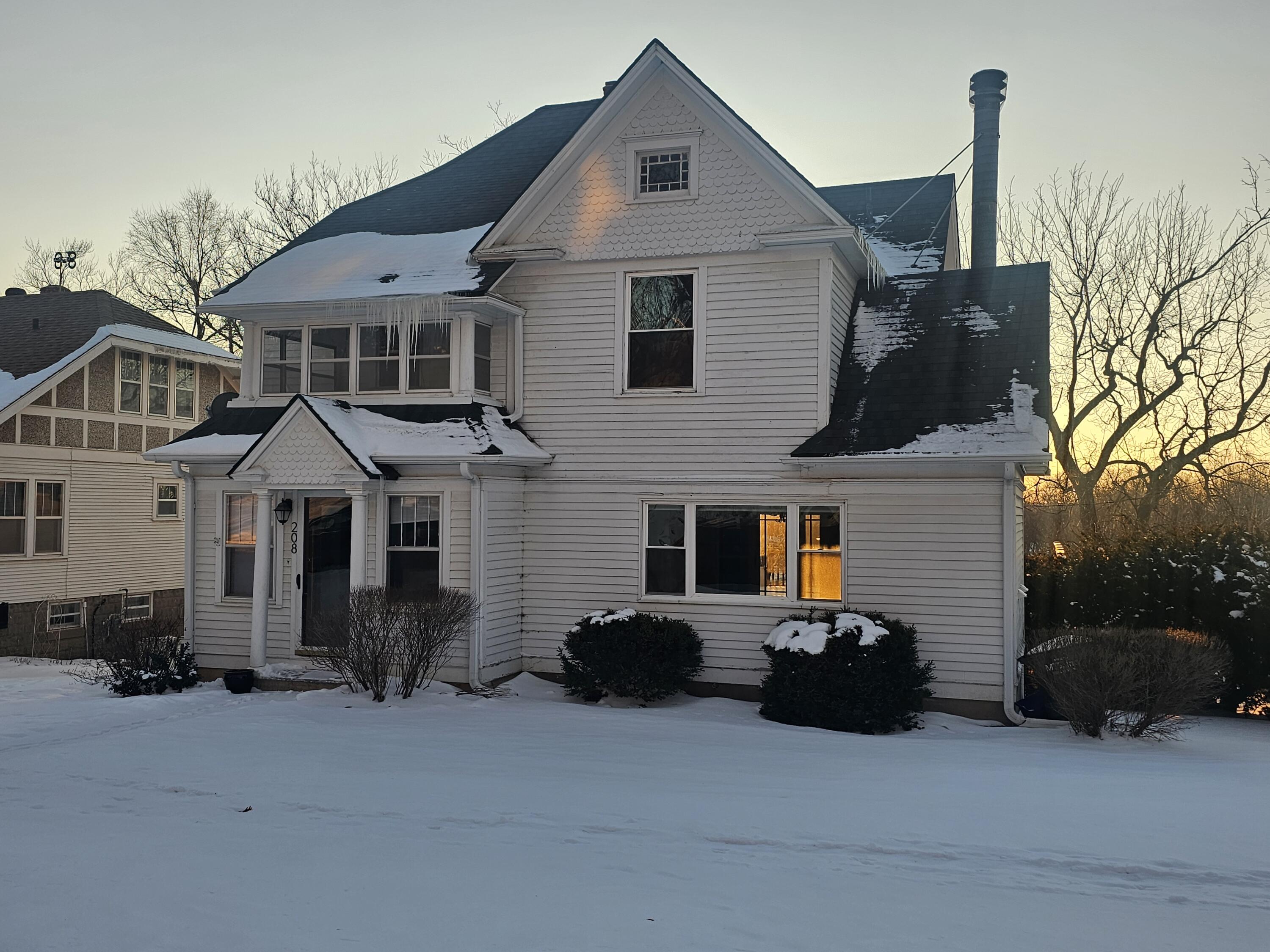 Oakland, Iowa 51560, United States, 4 Bedrooms Bedrooms, ,2 BathroomsBathrooms,Residential,Active,78304