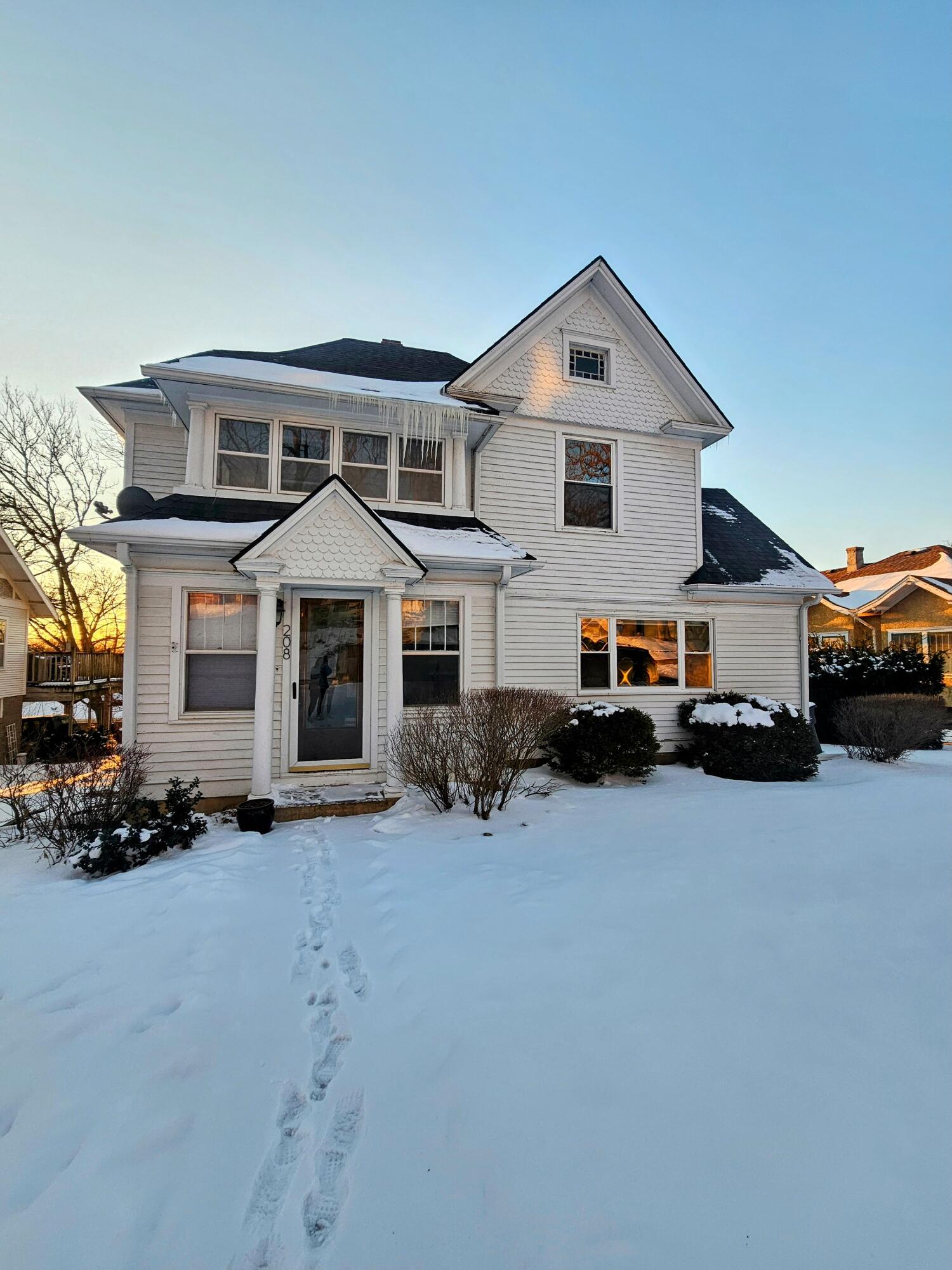 Oakland, Iowa 51560, United States, 4 Bedrooms Bedrooms, ,2 BathroomsBathrooms,Residential,Active,78304