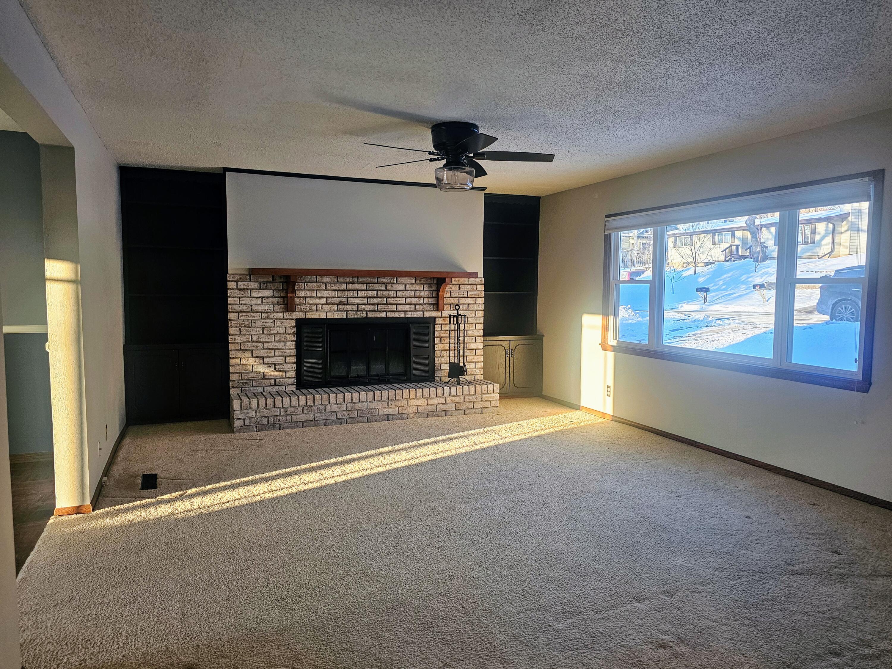 Oakland, Iowa 51560, United States, 4 Bedrooms Bedrooms, ,2 BathroomsBathrooms,Residential,Active,78304