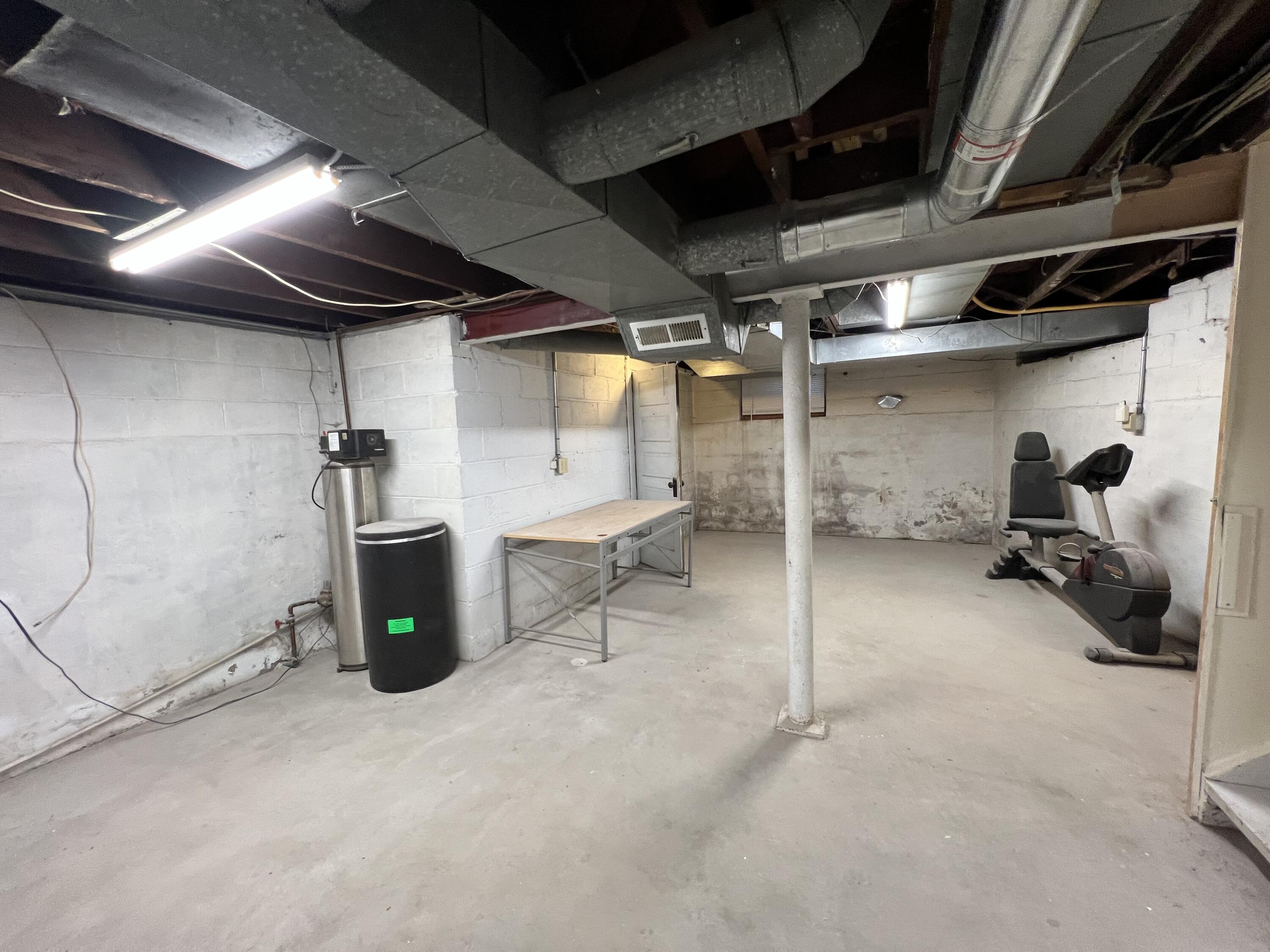 Council Bluffs, Iowa 51501, United States, 3 Bedrooms Bedrooms, ,2 BathroomsBathrooms,Residential,Pending,21851