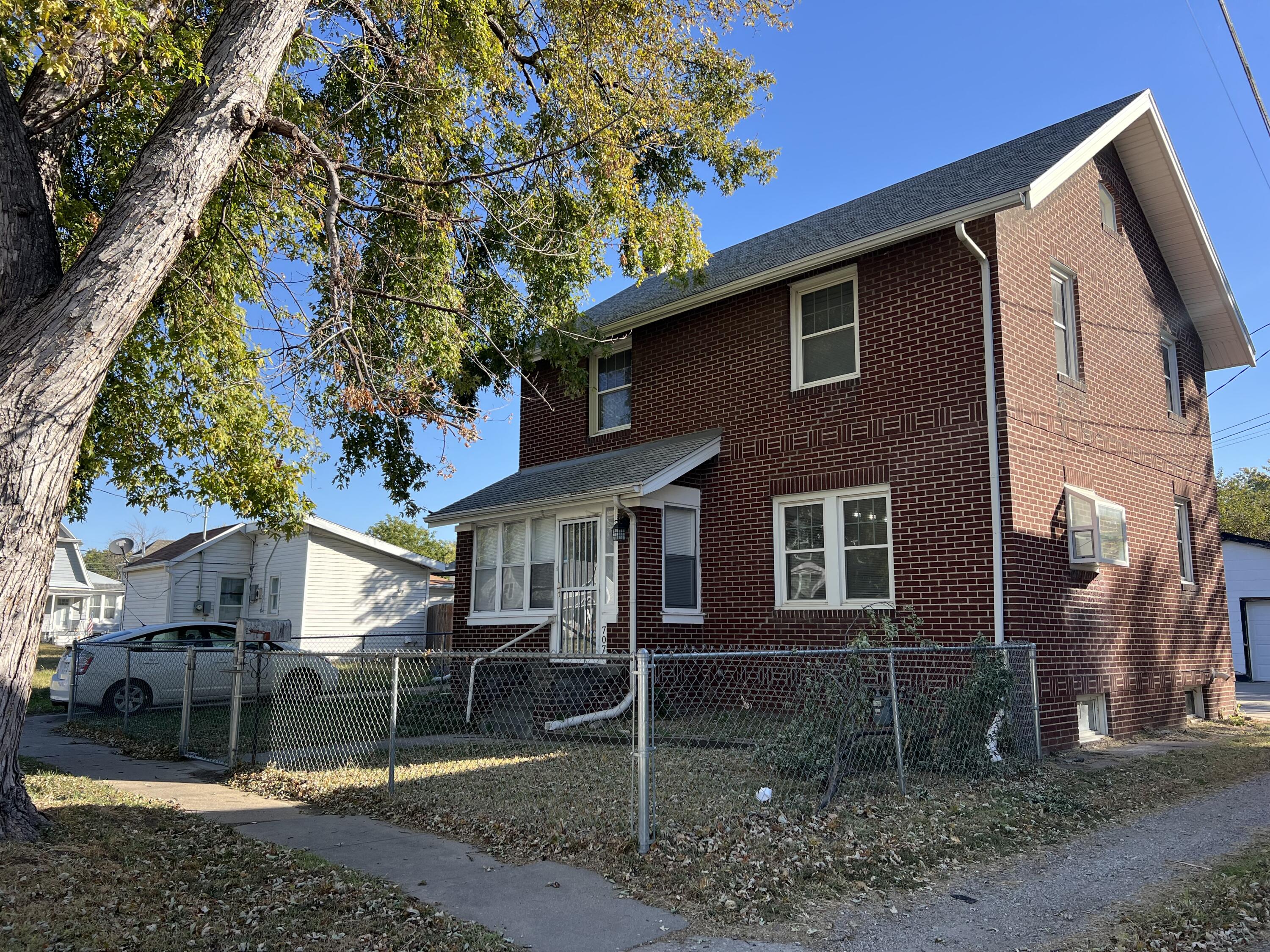 Council Bluffs, Iowa 51501, United States, 3 Bedrooms Bedrooms, ,2 BathroomsBathrooms,Residential,Pending,21851