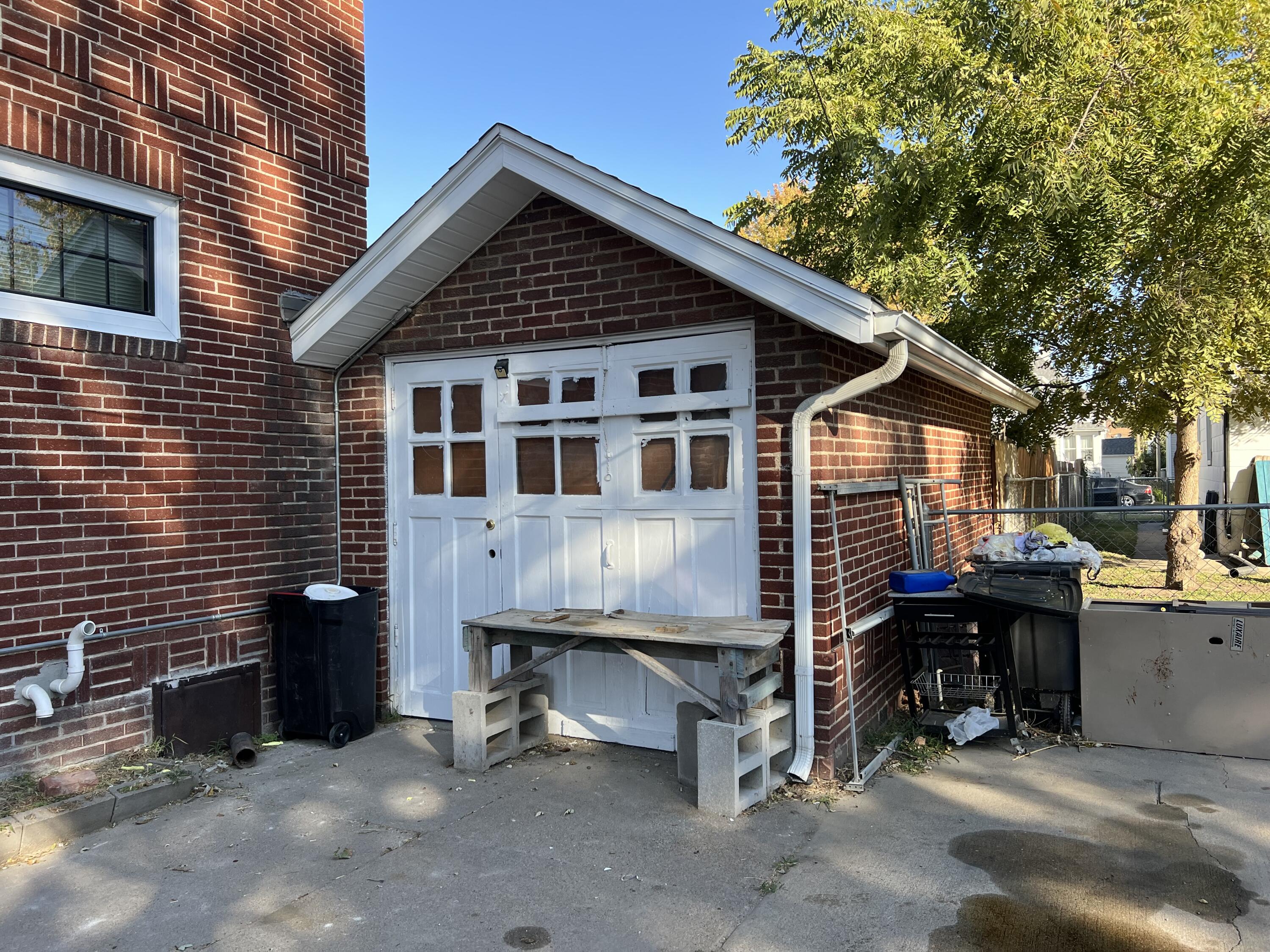 Council Bluffs, Iowa 51501, United States, 3 Bedrooms Bedrooms, ,2 BathroomsBathrooms,Residential,Pending,21851