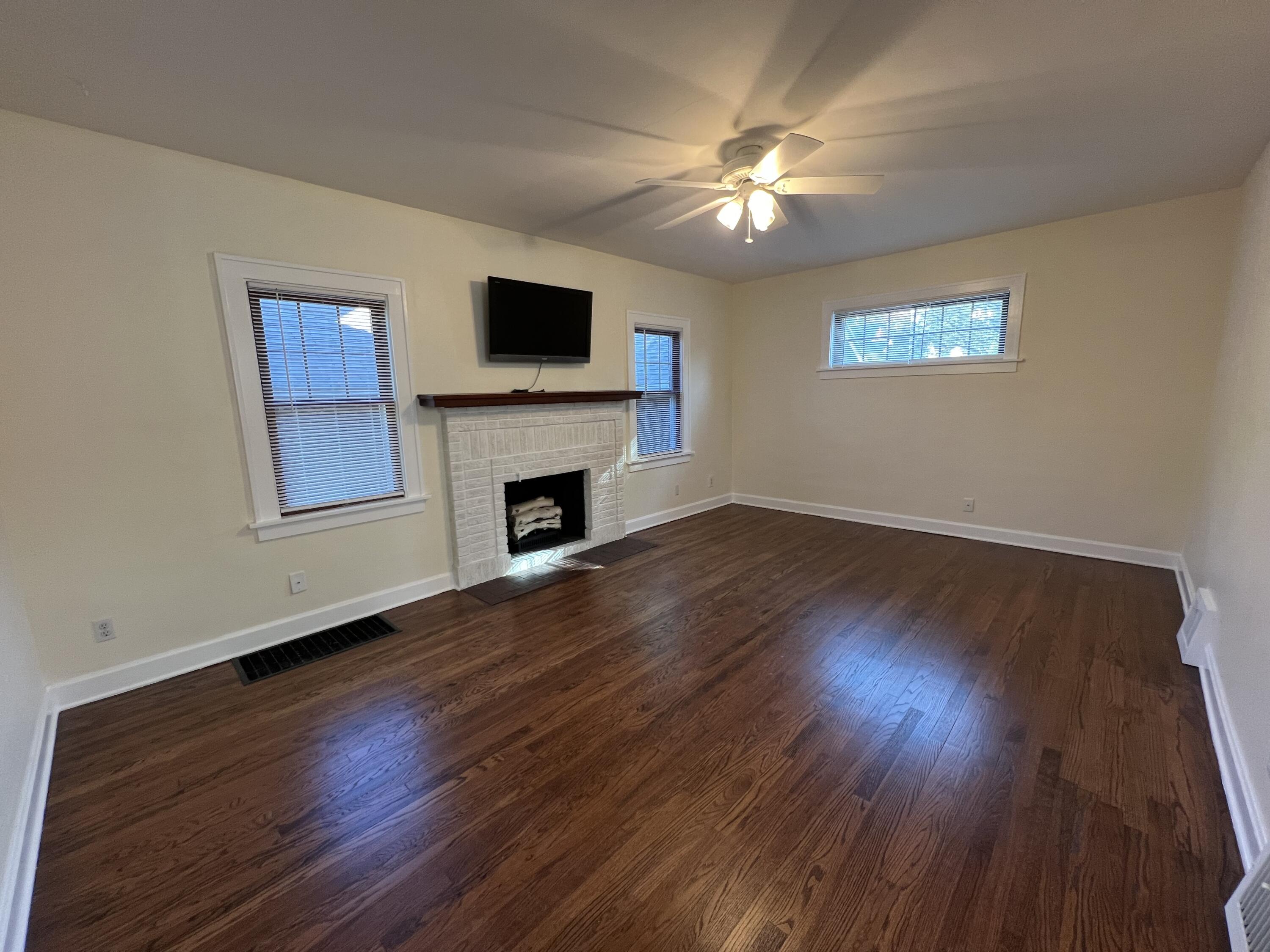 Council Bluffs, Iowa 51501, United States, 3 Bedrooms Bedrooms, ,2 BathroomsBathrooms,Residential,Pending,21851