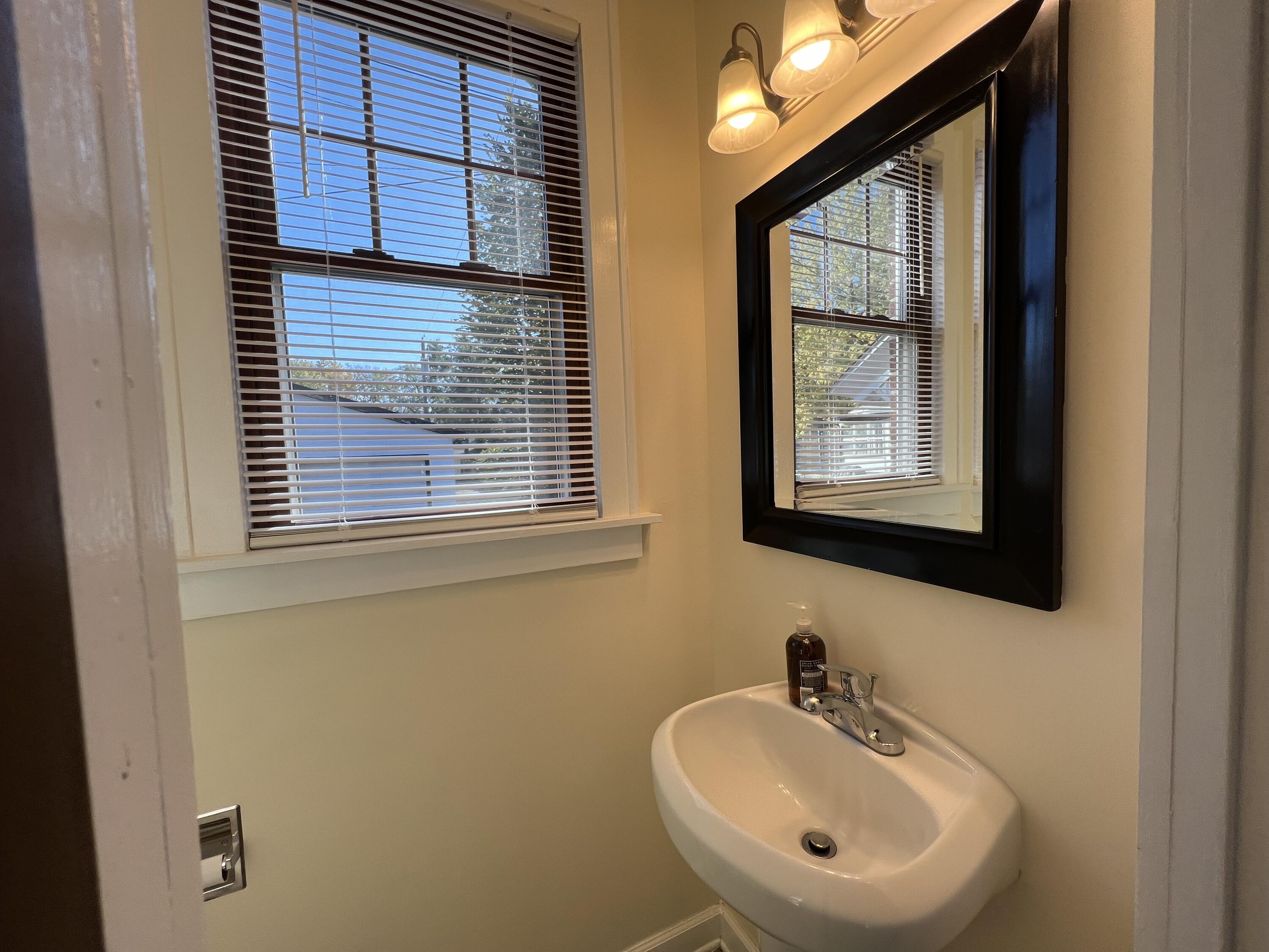 Council Bluffs, Iowa 51501, United States, 3 Bedrooms Bedrooms, ,2 BathroomsBathrooms,Residential,Pending,21851