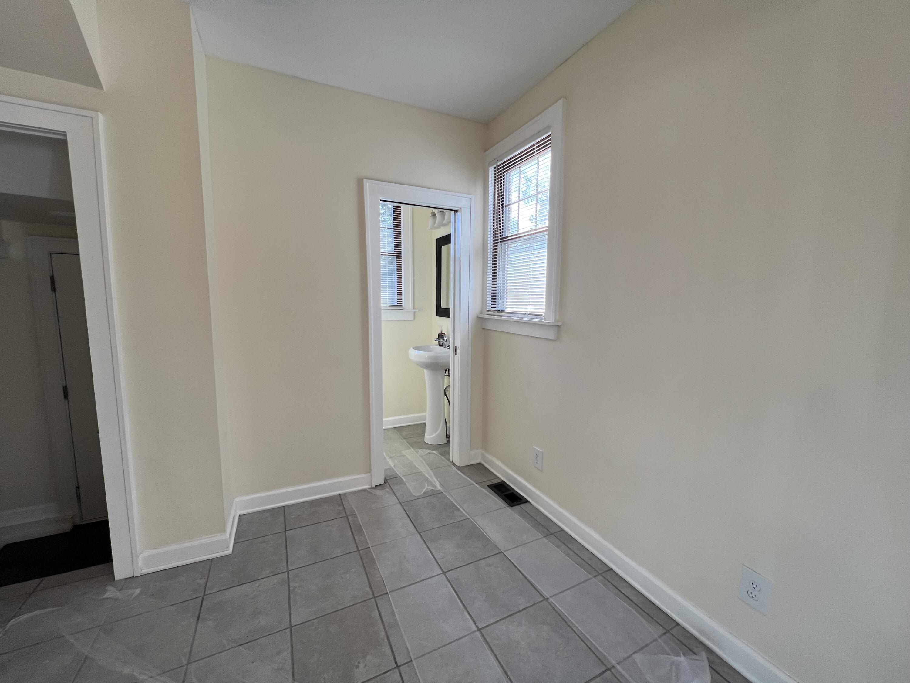 Council Bluffs, Iowa 51501, United States, 3 Bedrooms Bedrooms, ,2 BathroomsBathrooms,Residential,Pending,21851