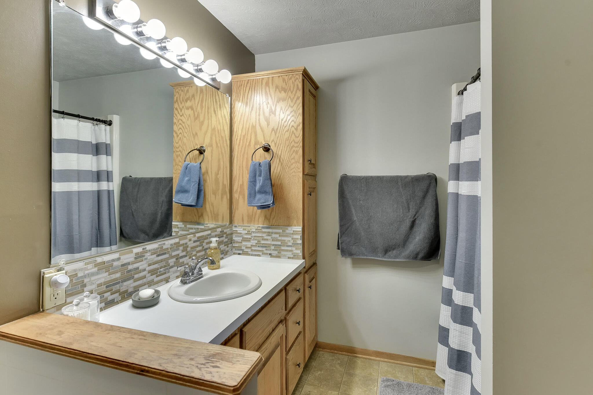 Carson, Iowa 51525, United States, 3 Bedrooms Bedrooms, ,2 BathroomsBathrooms,Residential,Active,129583