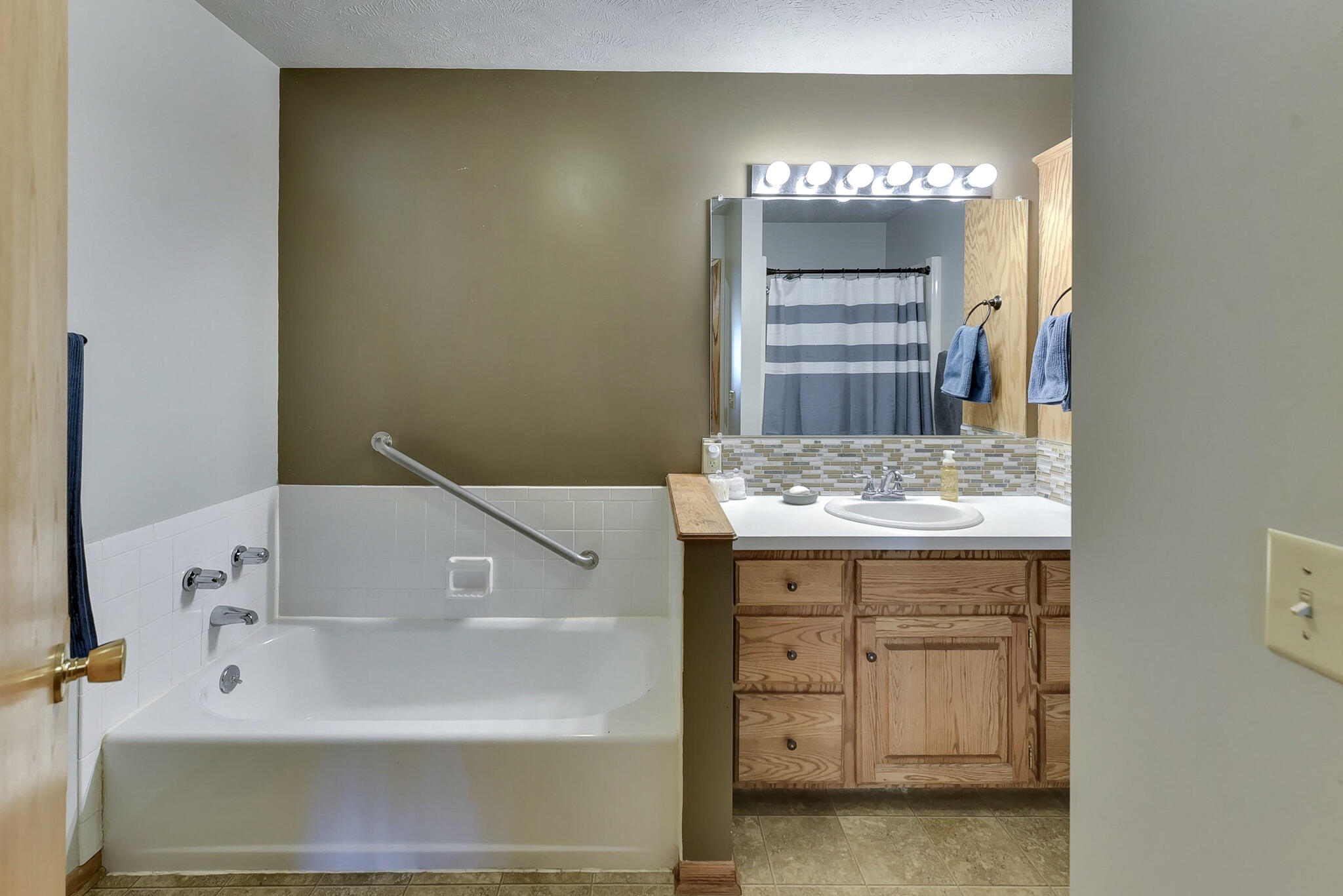 Carson, Iowa 51525, United States, 3 Bedrooms Bedrooms, ,2 BathroomsBathrooms,Residential,Active,129583