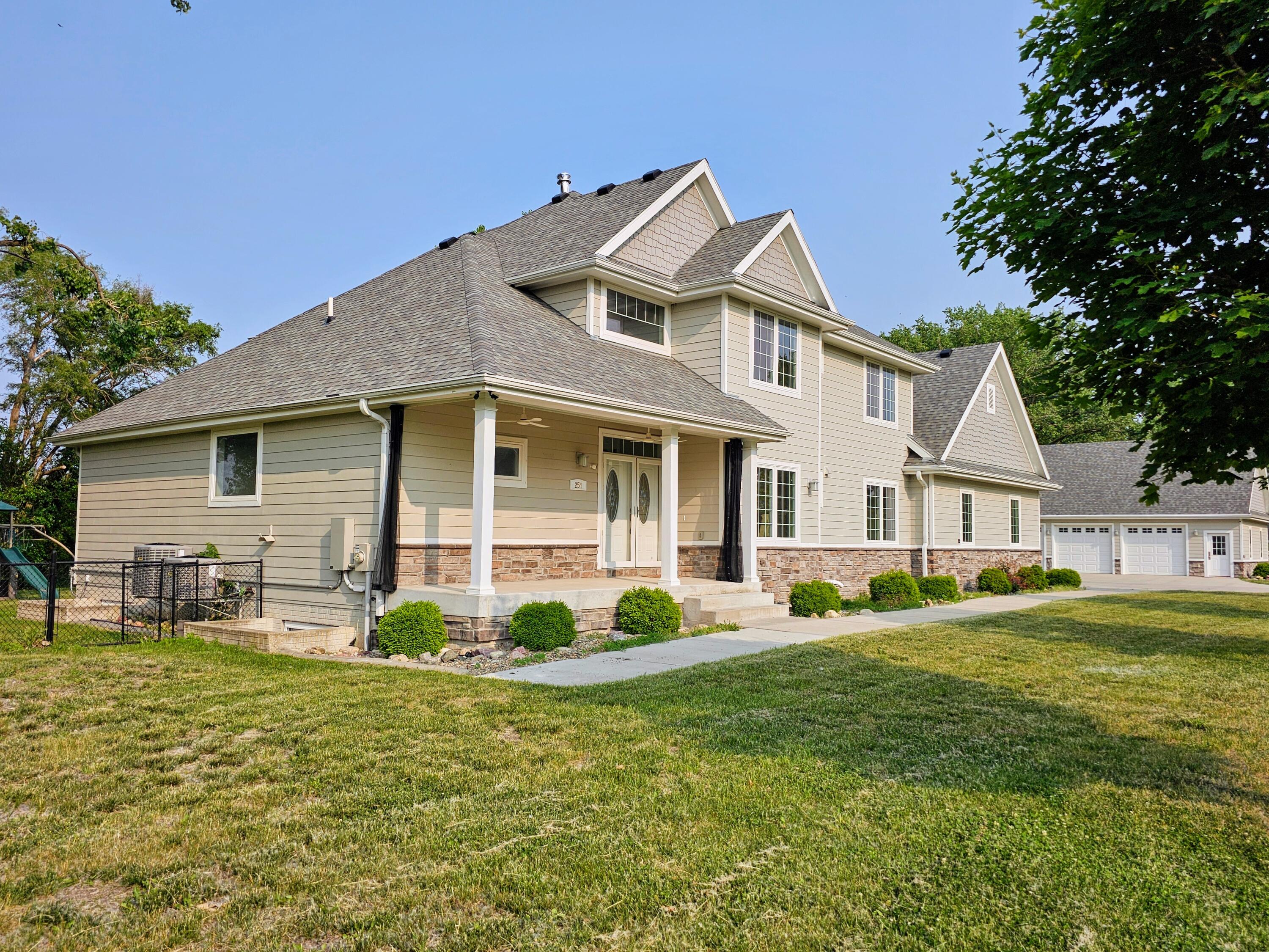 Carson, Iowa 51525, United States, 7 Bedrooms Bedrooms, ,5 BathroomsBathrooms,Residential,Active,147843