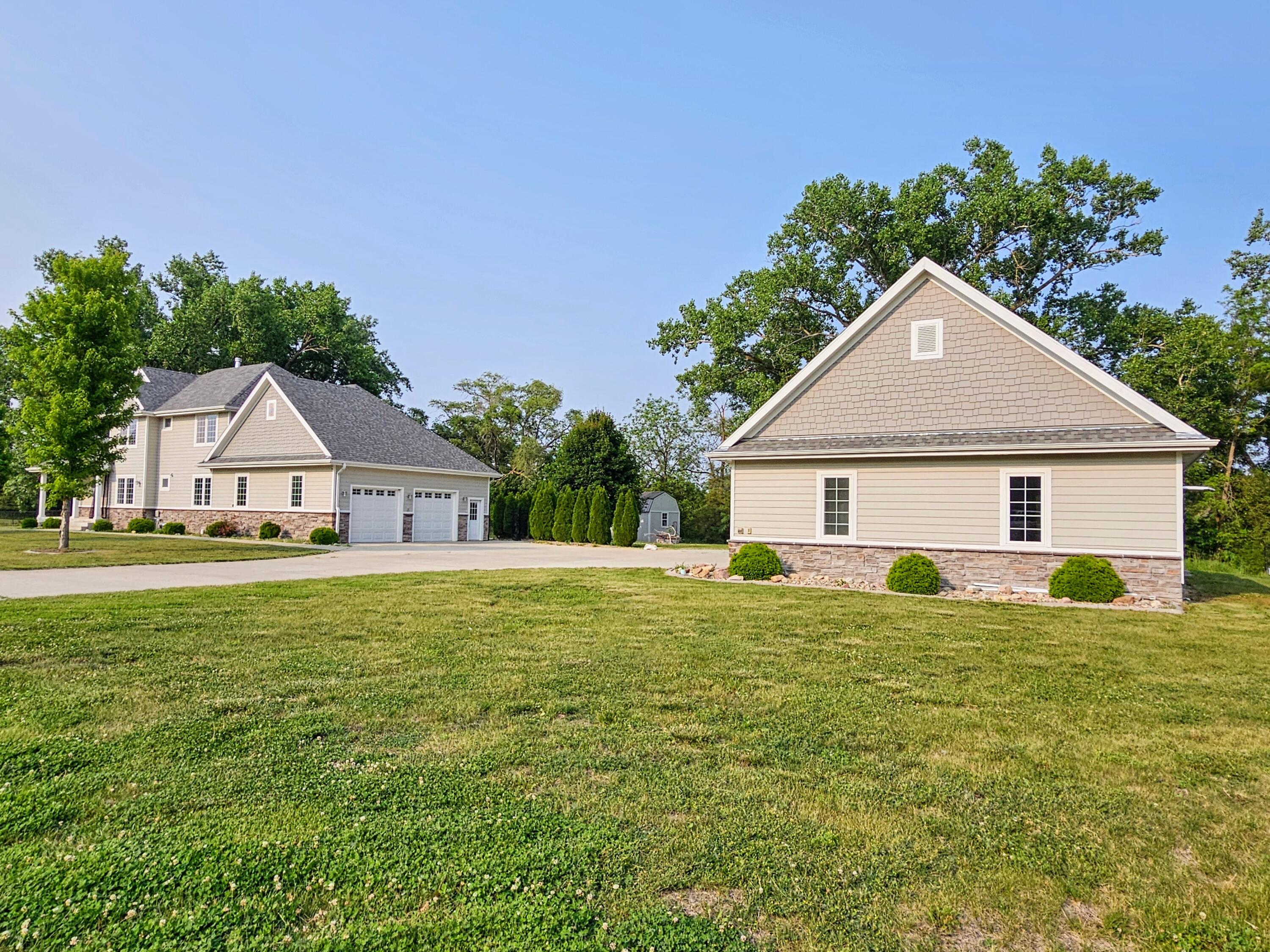 Carson, Iowa 51525, United States, 7 Bedrooms Bedrooms, ,5 BathroomsBathrooms,Residential,Active,147843