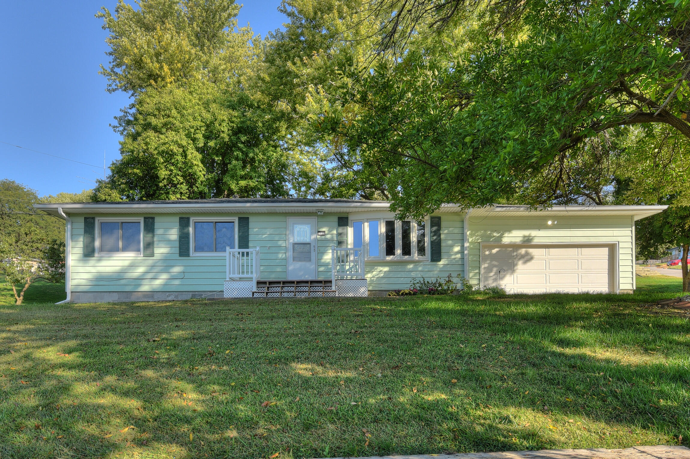 1000 HIGHLAND ACRES Loop, Council Bluffs MLS 24218 Berkshire