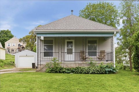 Photo of 707 OAK Street, OAKLAND, IA 51560 (MLS # 26-970)
