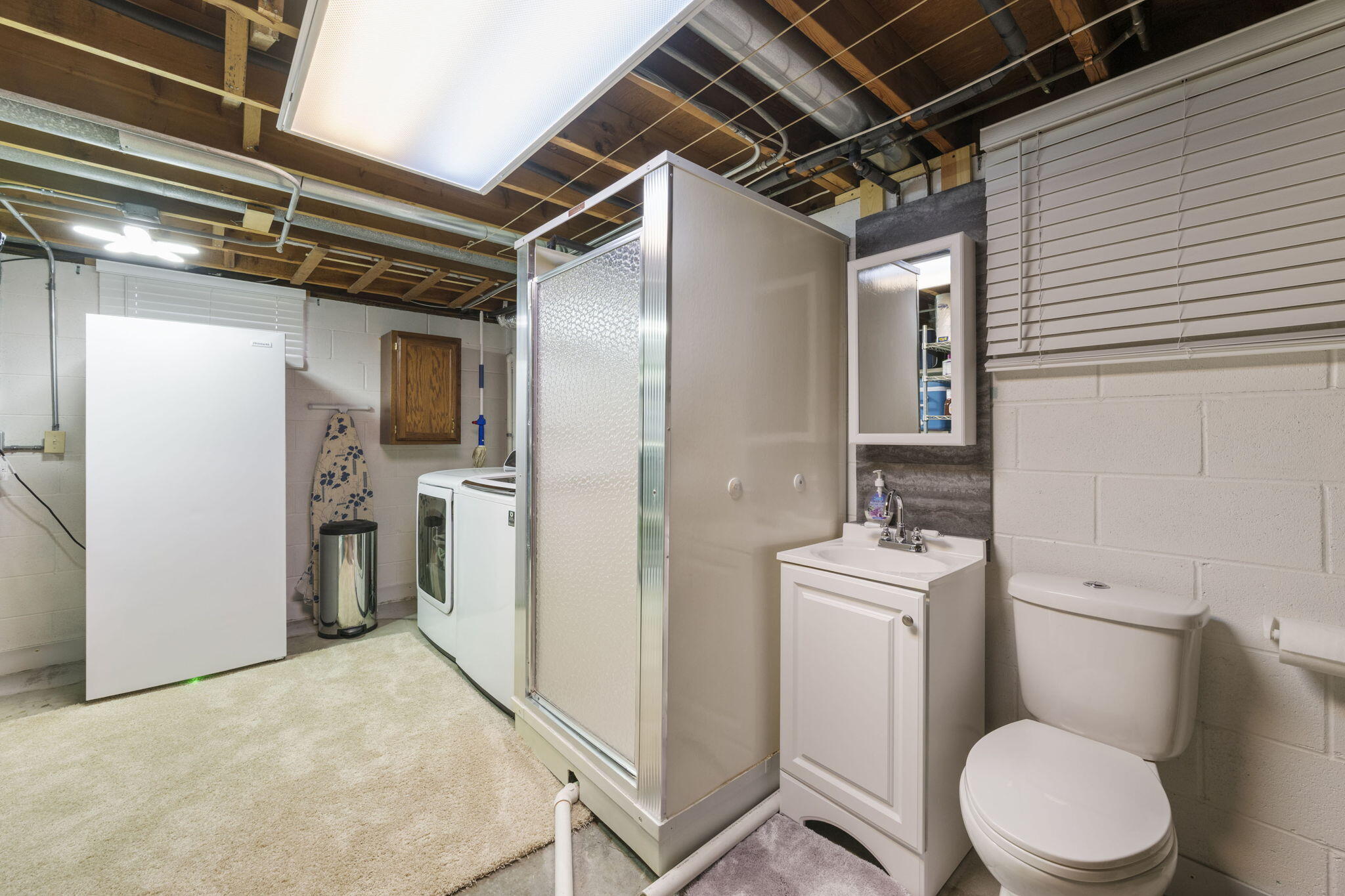 Council Bluffs, Iowa 51503, United States, 3 Bedrooms Bedrooms, ,2 BathroomsBathrooms,Residential,Active,228914