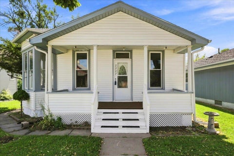 Photo of 2227 AVENUE E, COUNCIL BLUFFS, IA 51501 (MLS # 26-1993)
