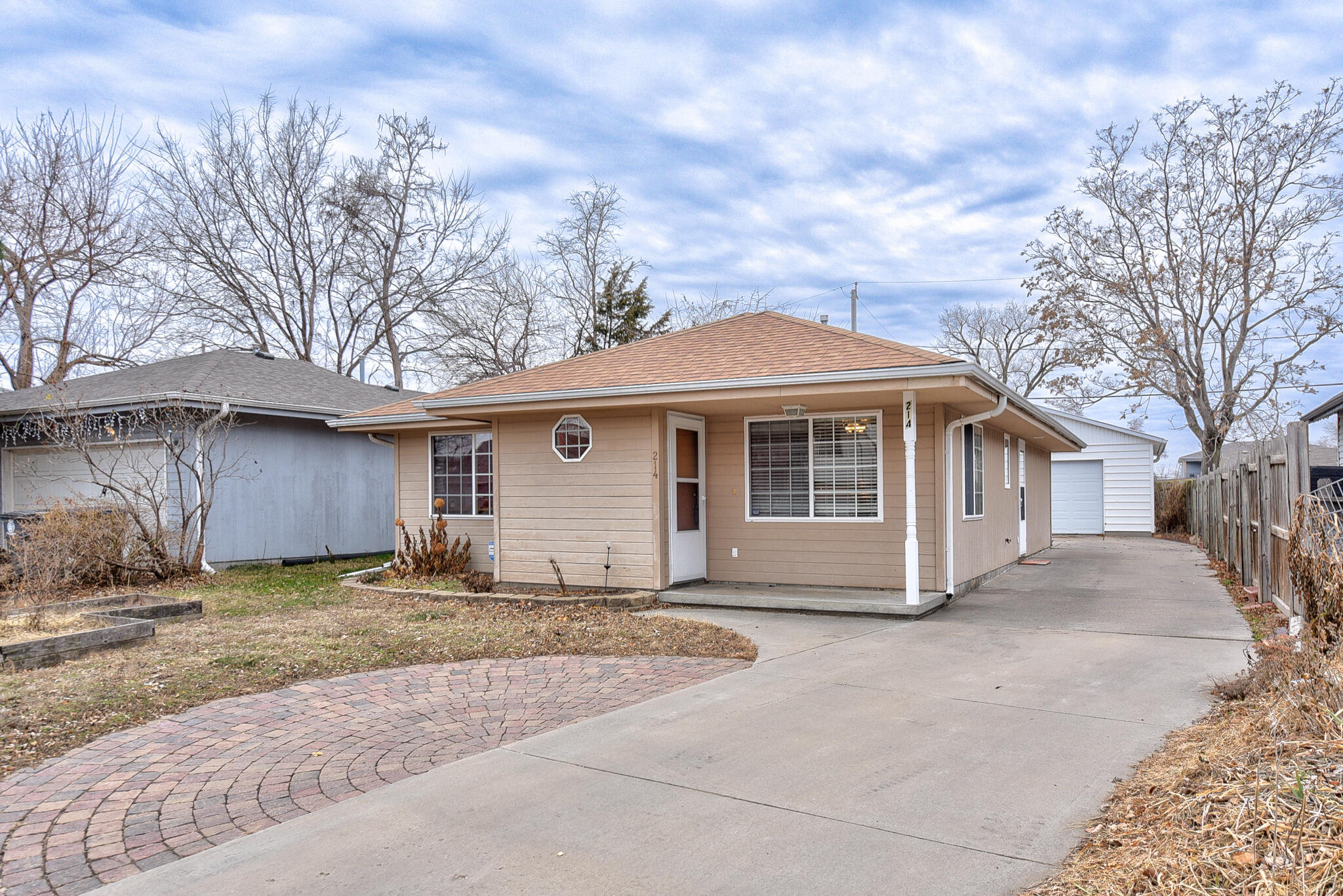 Council Bluffs, Iowa 51501, United States, 3 Bedrooms Bedrooms, ,1 BathroomBathrooms,Residential,Contingent,22207