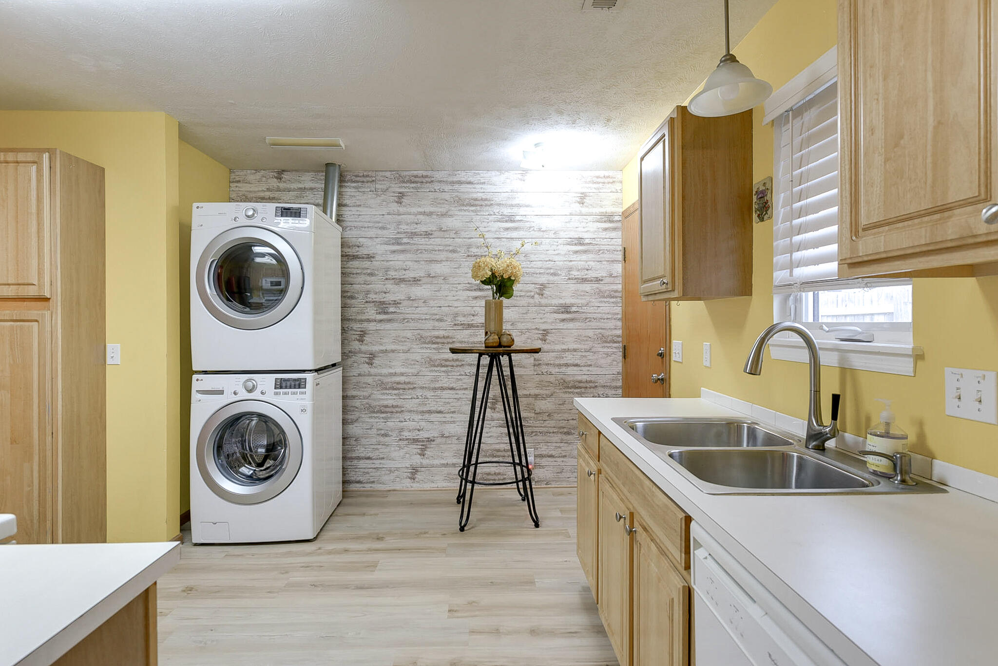 Council Bluffs, Iowa 51501, United States, 3 Bedrooms Bedrooms, ,1 BathroomBathrooms,Residential,Contingent,22207