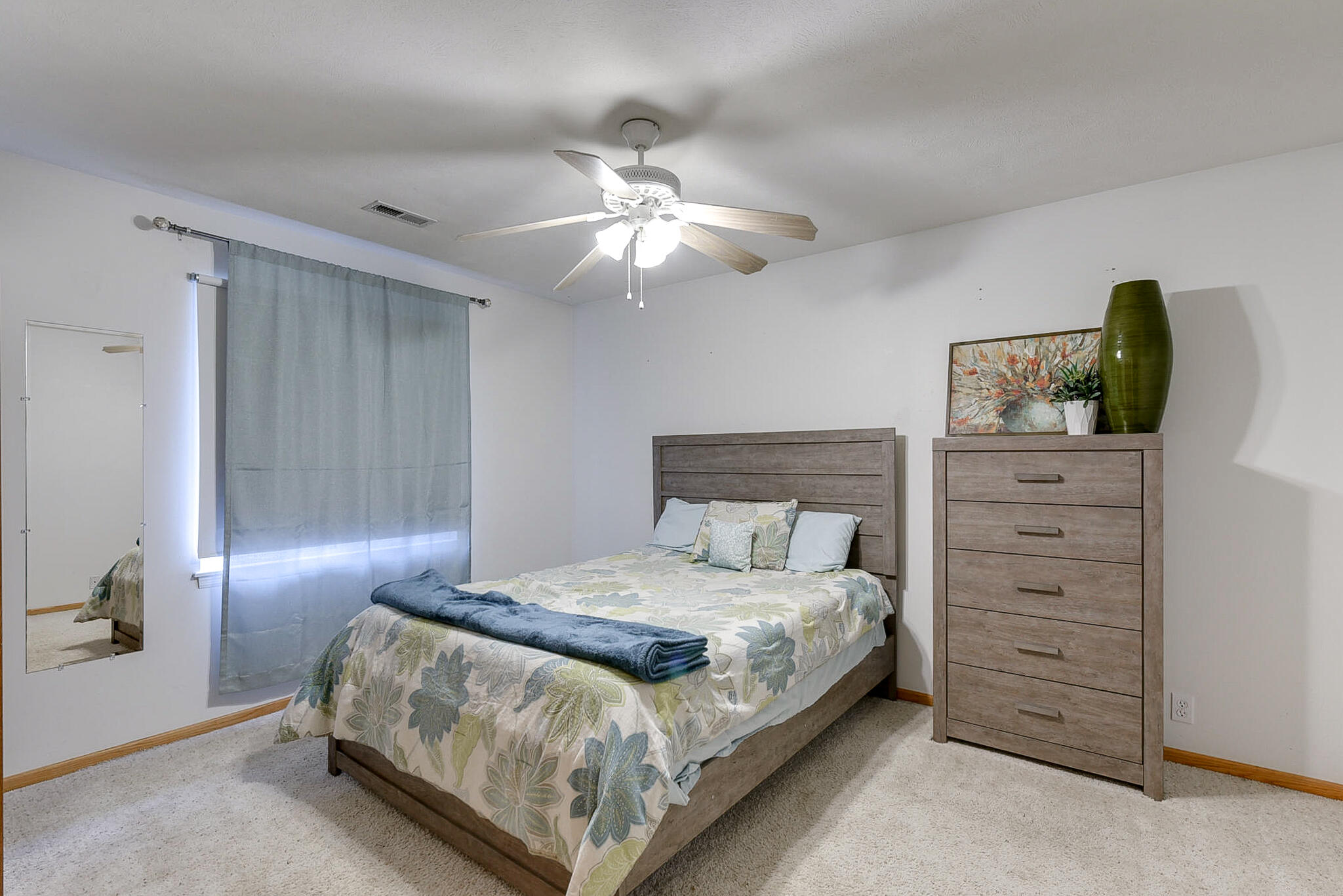 Council Bluffs, Iowa 51501, United States, 3 Bedrooms Bedrooms, ,1 BathroomBathrooms,Residential,Contingent,22207