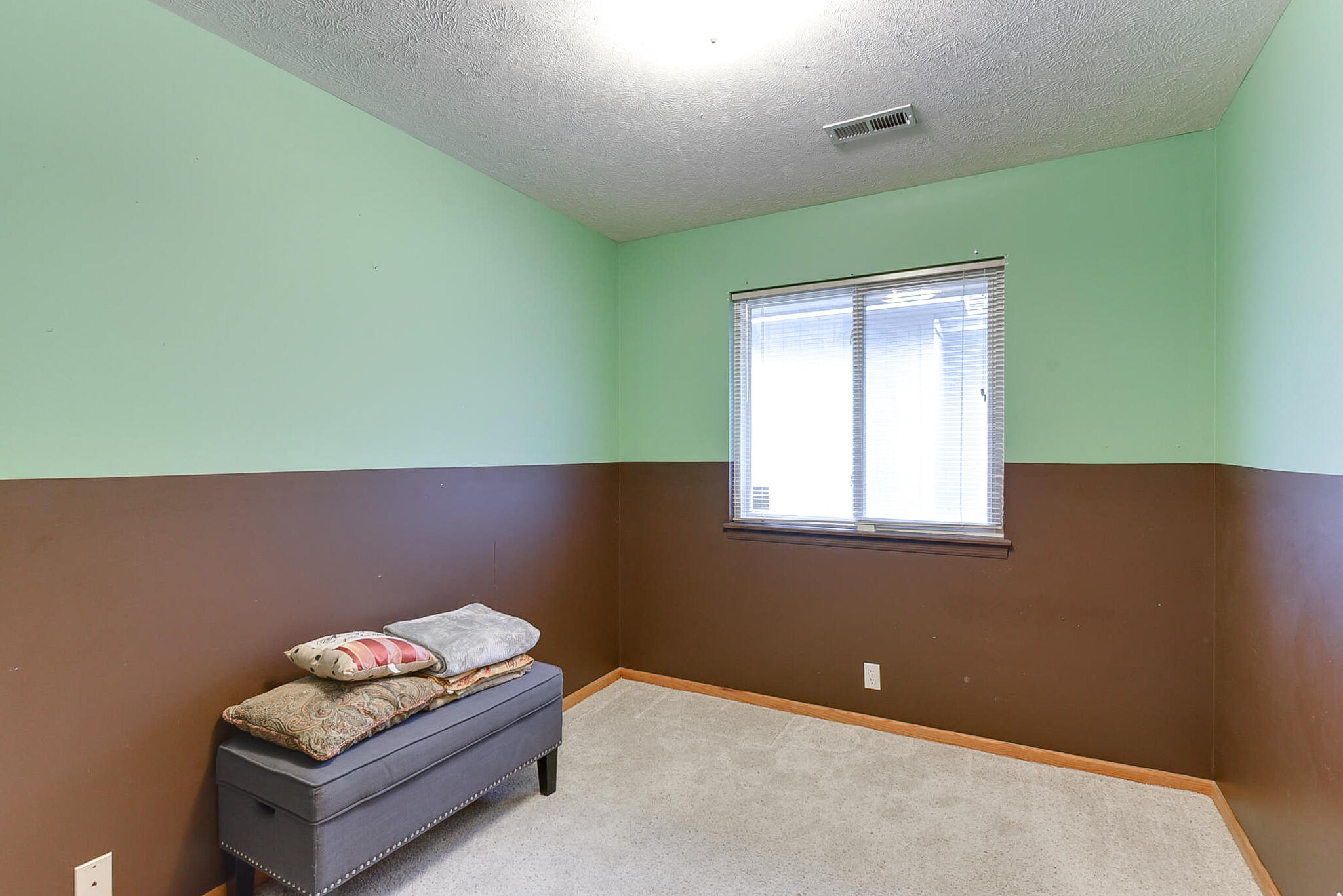 Council Bluffs, Iowa 51501, United States, 3 Bedrooms Bedrooms, ,1 BathroomBathrooms,Residential,Contingent,22207