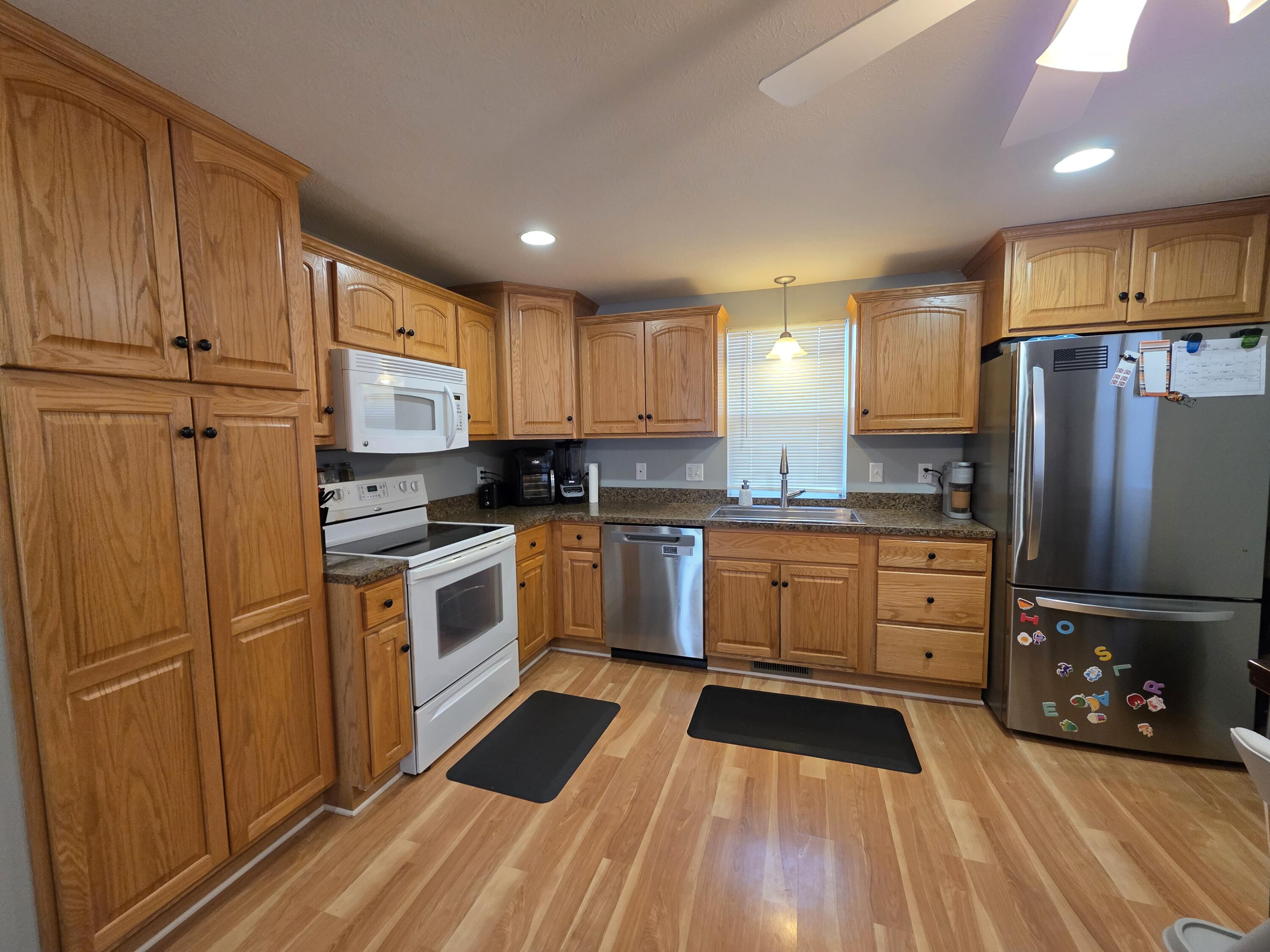 Neola, Iowa 51559, United States, 3 Bedrooms Bedrooms, ,2 BathroomsBathrooms,Residential,Pending,246404