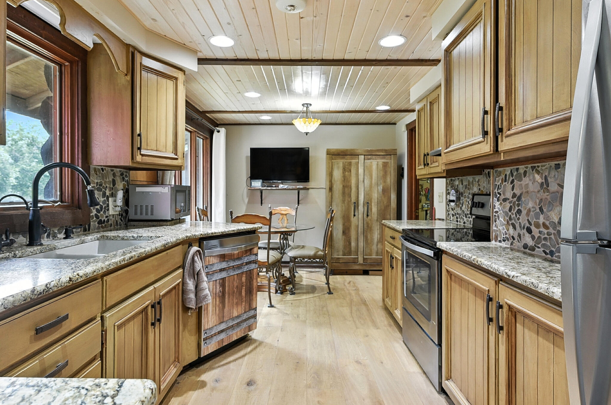 Council Bluffs, Iowa 51503, United States, 3 Bedrooms Bedrooms, ,3 BathroomsBathrooms,Residential,Pending,203248