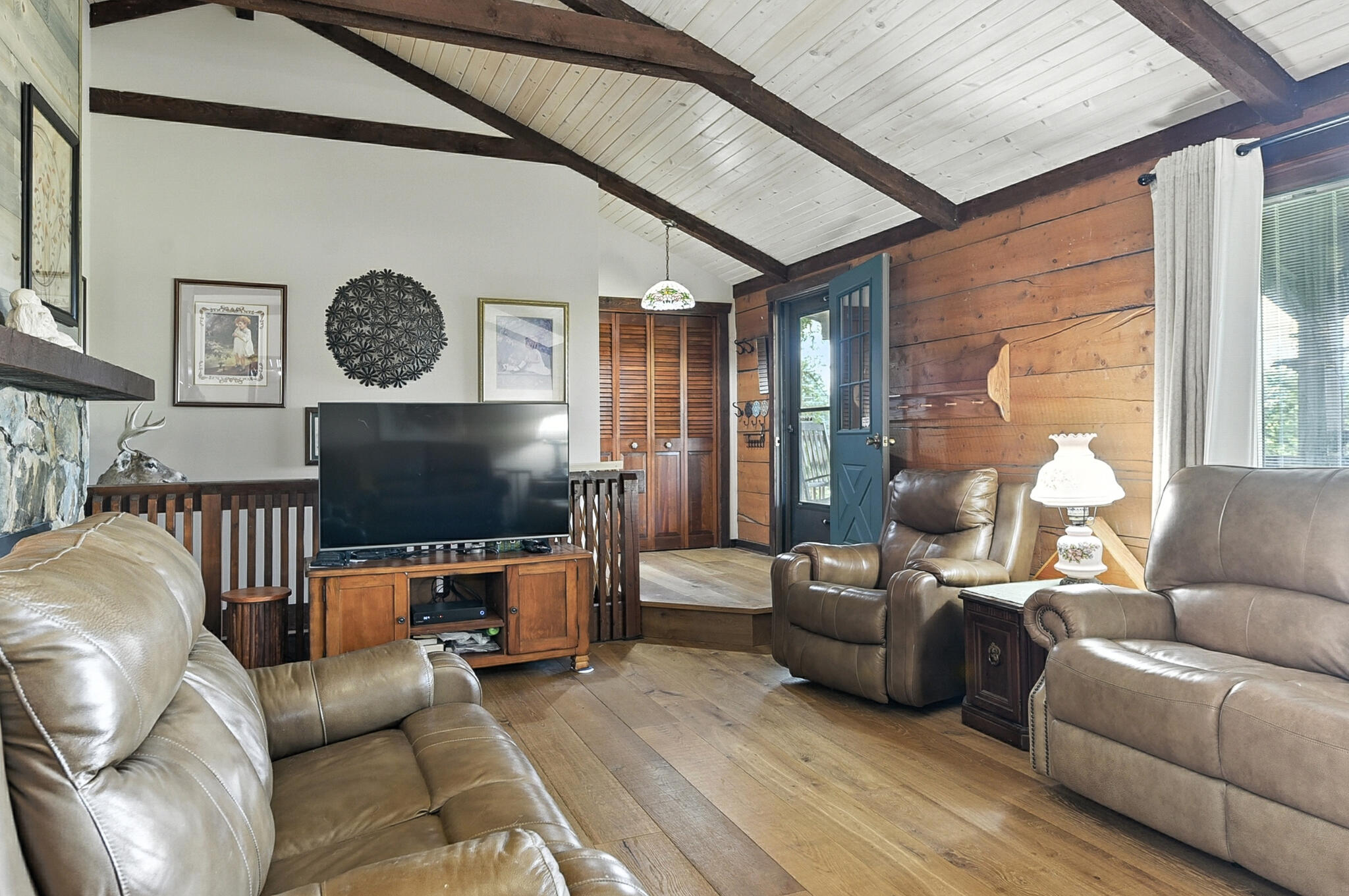 Council Bluffs, Iowa 51503, United States, 3 Bedrooms Bedrooms, ,3 BathroomsBathrooms,Residential,Pending,203248