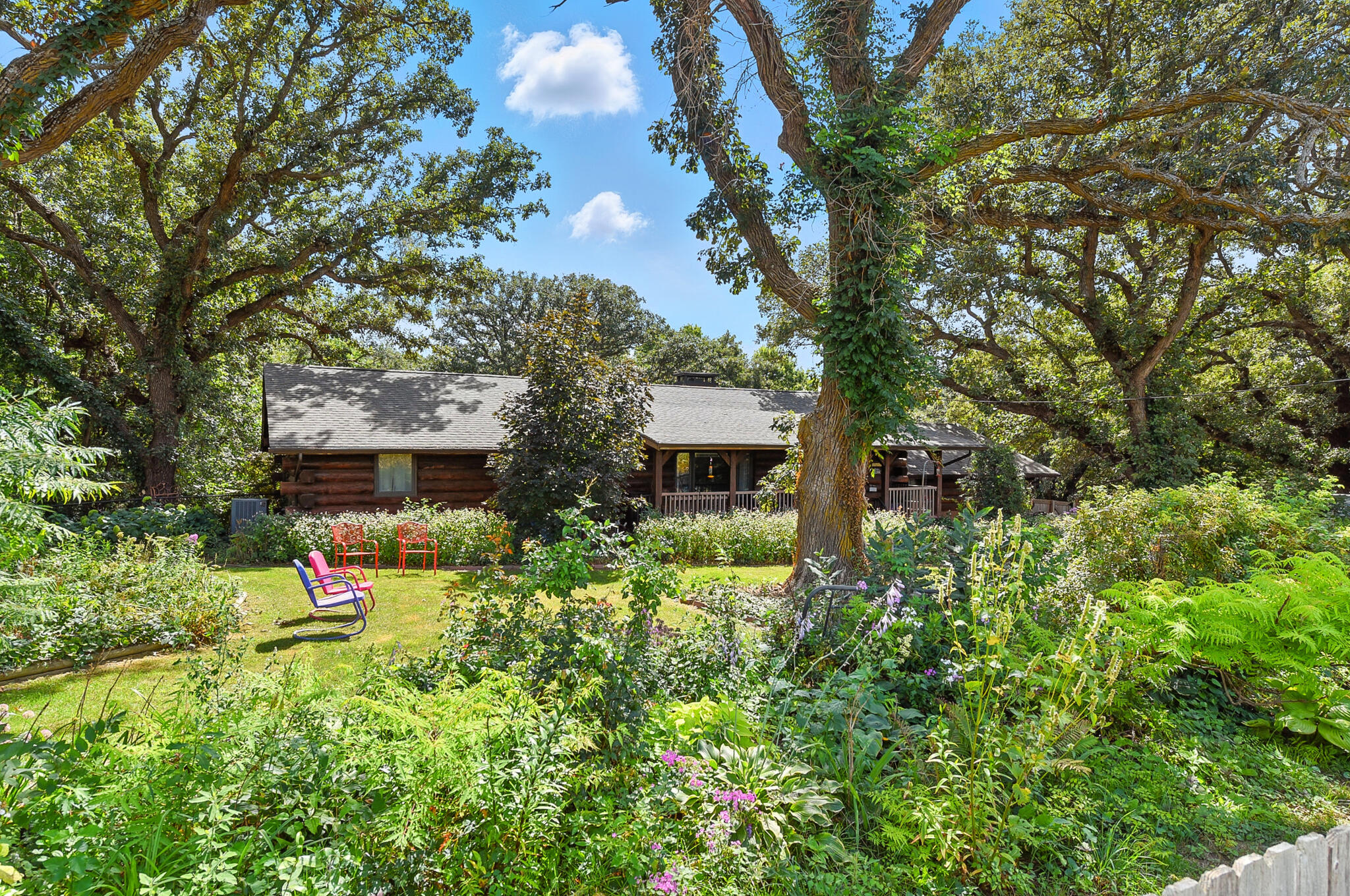 Council Bluffs, Iowa 51503, United States, 3 Bedrooms Bedrooms, ,3 BathroomsBathrooms,Residential,Pending,203248