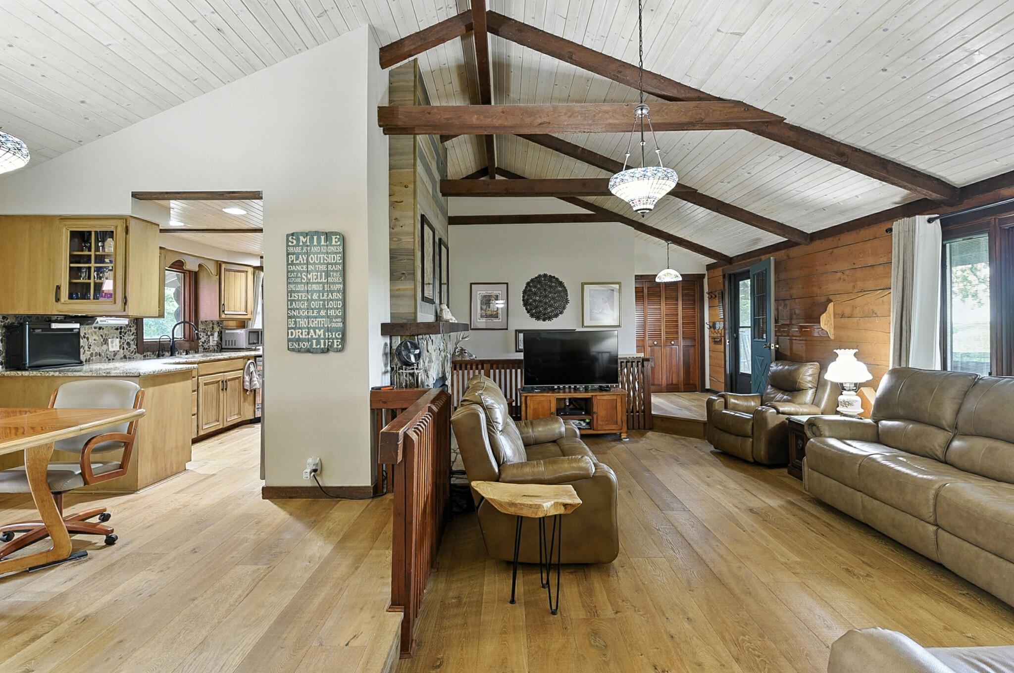 Council Bluffs, Iowa 51503, United States, 3 Bedrooms Bedrooms, ,3 BathroomsBathrooms,Residential,Pending,203248