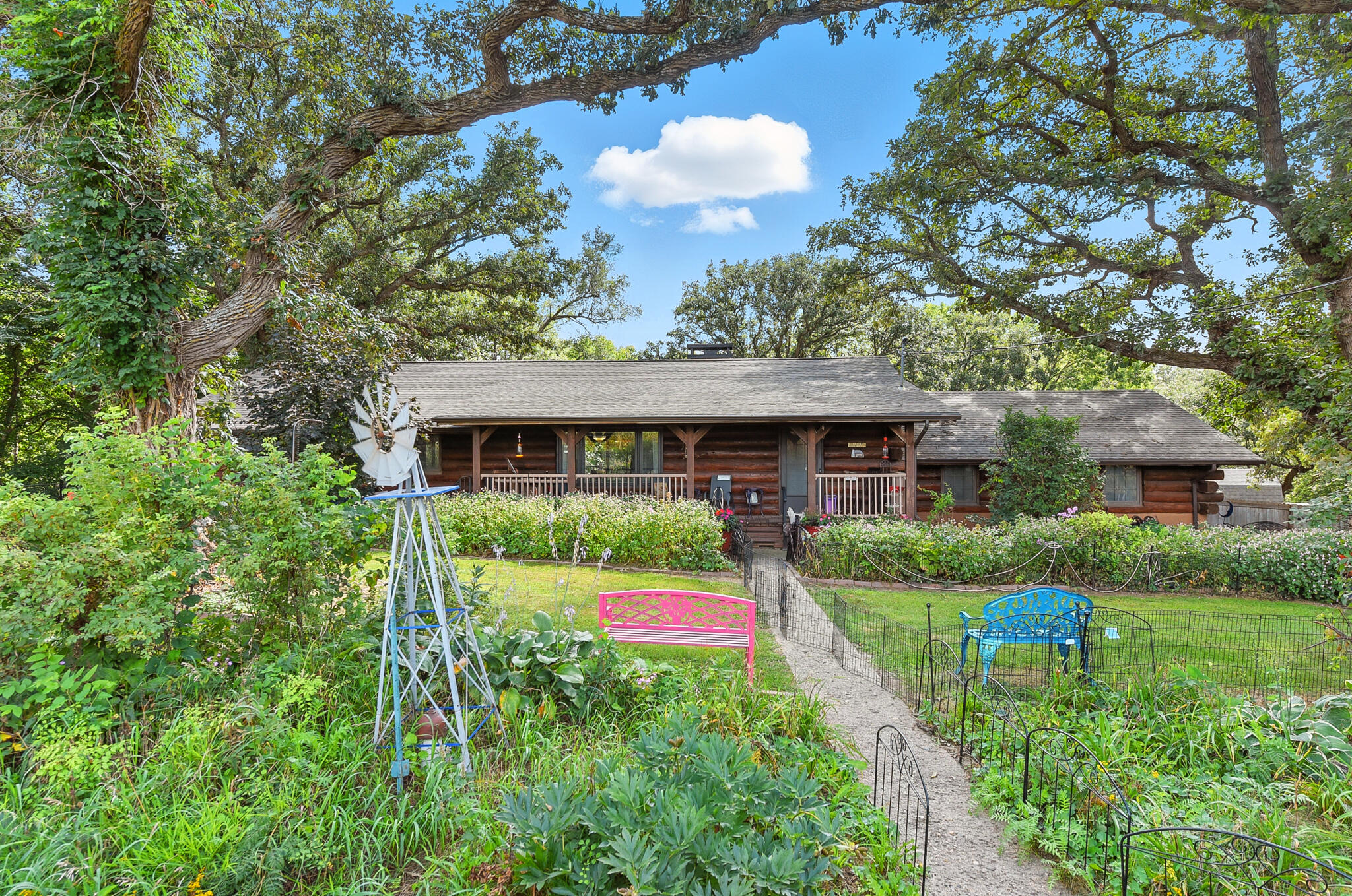 Council Bluffs, Iowa 51503, United States, 3 Bedrooms Bedrooms, ,3 BathroomsBathrooms,Residential,Pending,203248