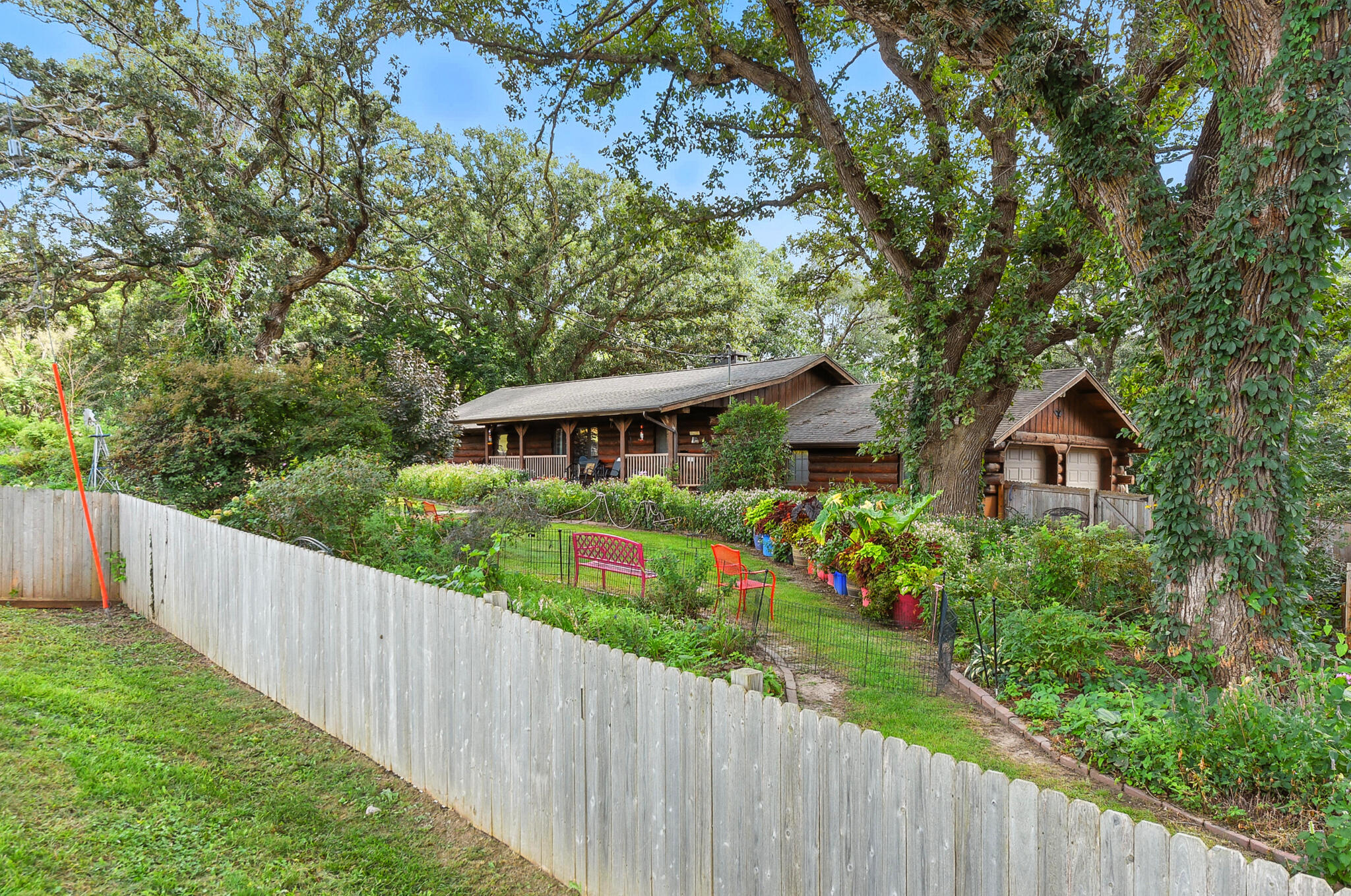 Council Bluffs, Iowa 51503, United States, 3 Bedrooms Bedrooms, ,3 BathroomsBathrooms,Residential,Pending,203248