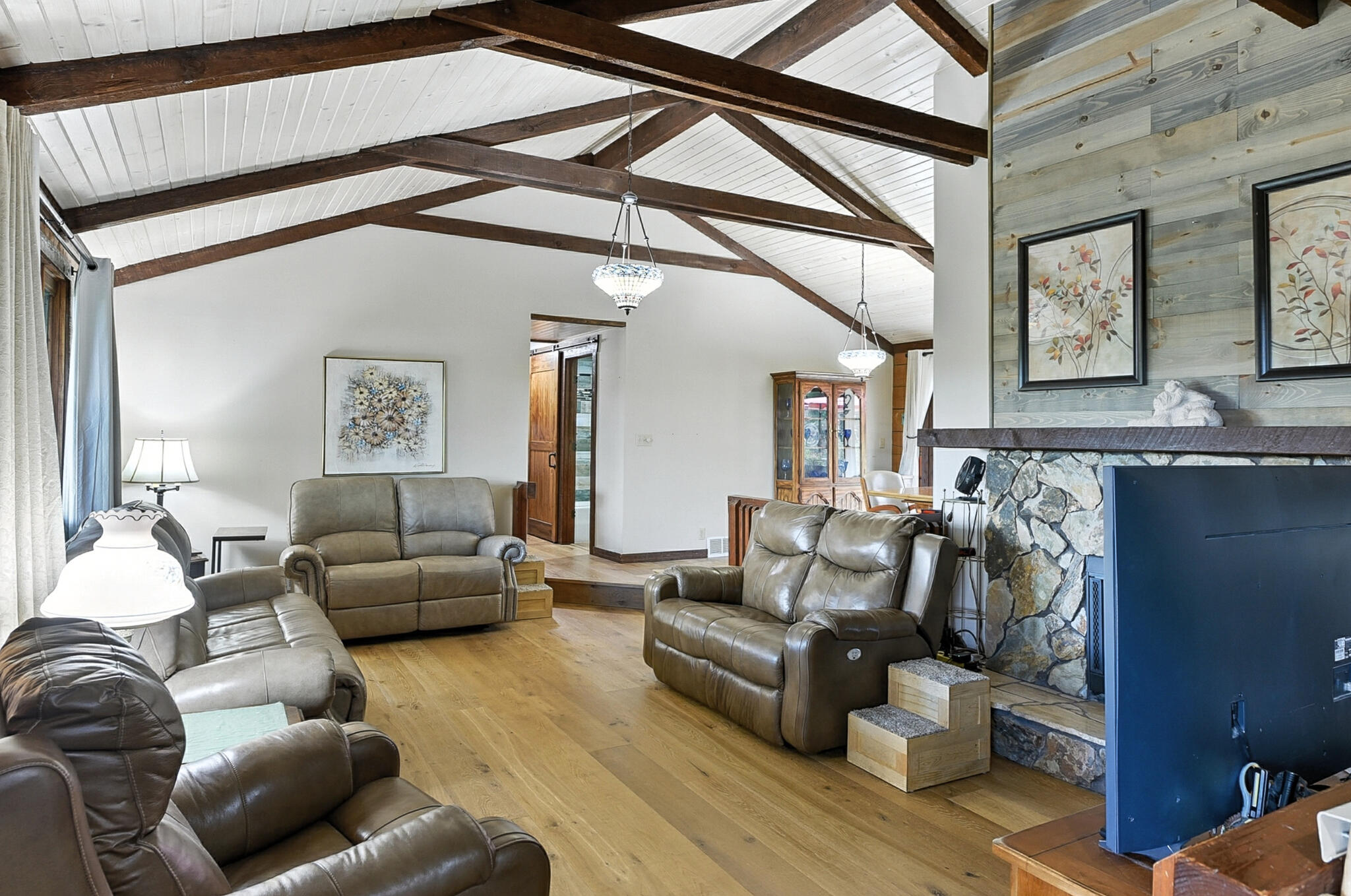 Council Bluffs, Iowa 51503, United States, 3 Bedrooms Bedrooms, ,3 BathroomsBathrooms,Residential,Pending,203248