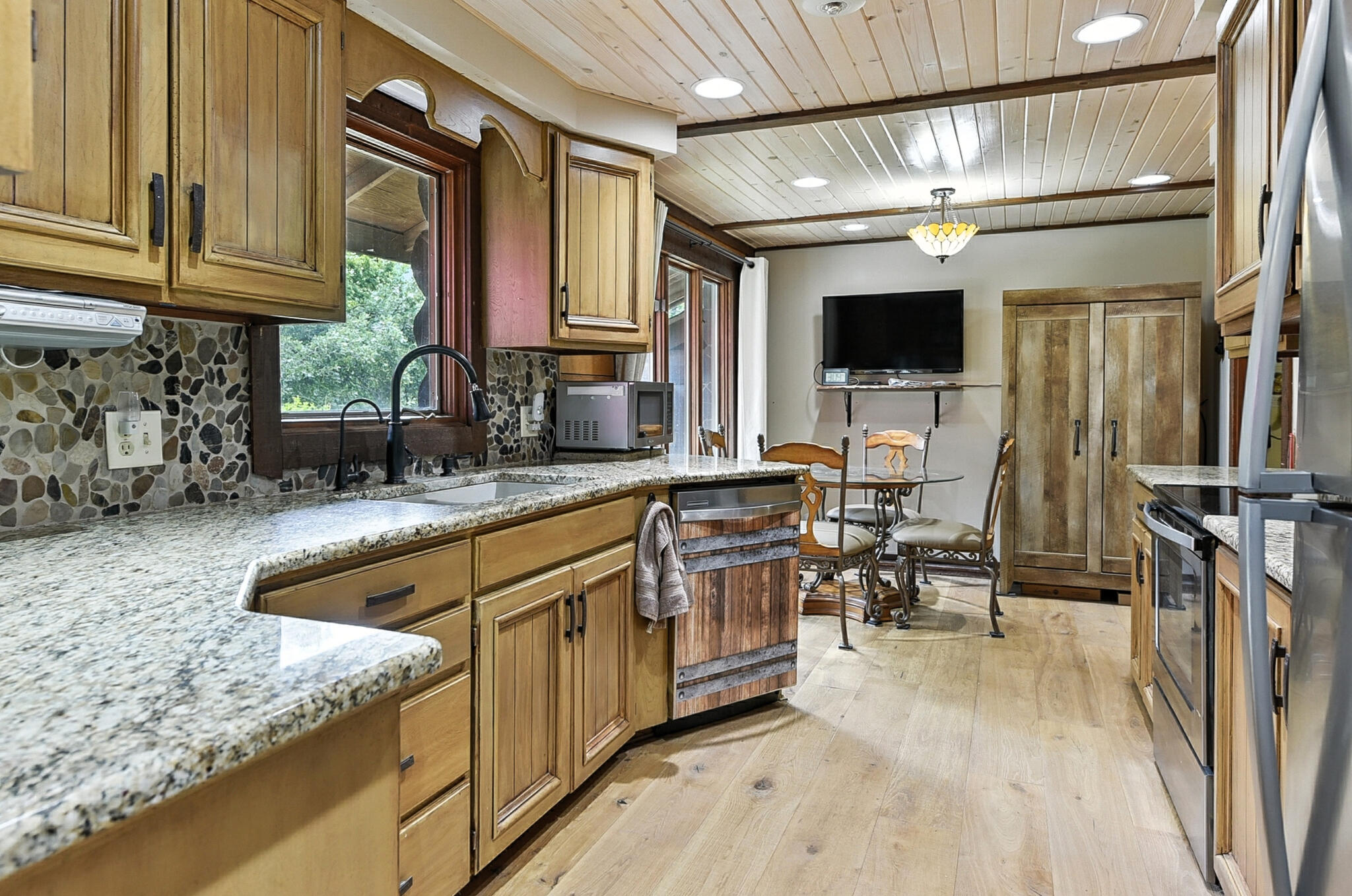 Council Bluffs, Iowa 51503, United States, 3 Bedrooms Bedrooms, ,3 BathroomsBathrooms,Residential,Pending,203248