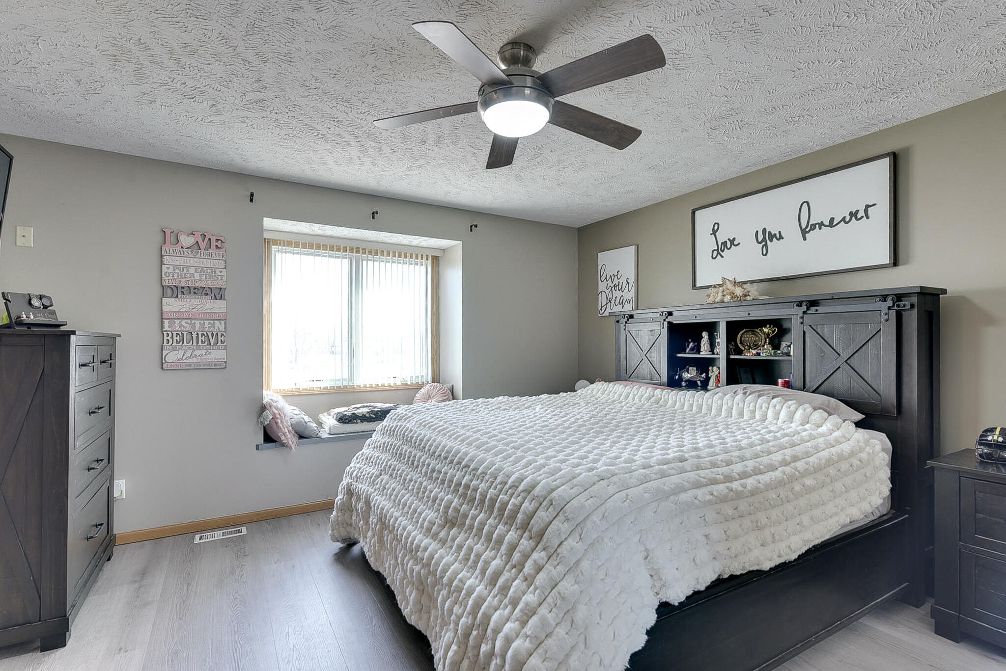 Council Bluffs, Iowa 51501, United States, 3 Bedrooms Bedrooms, ,3 BathroomsBathrooms,Residential,Active,97839