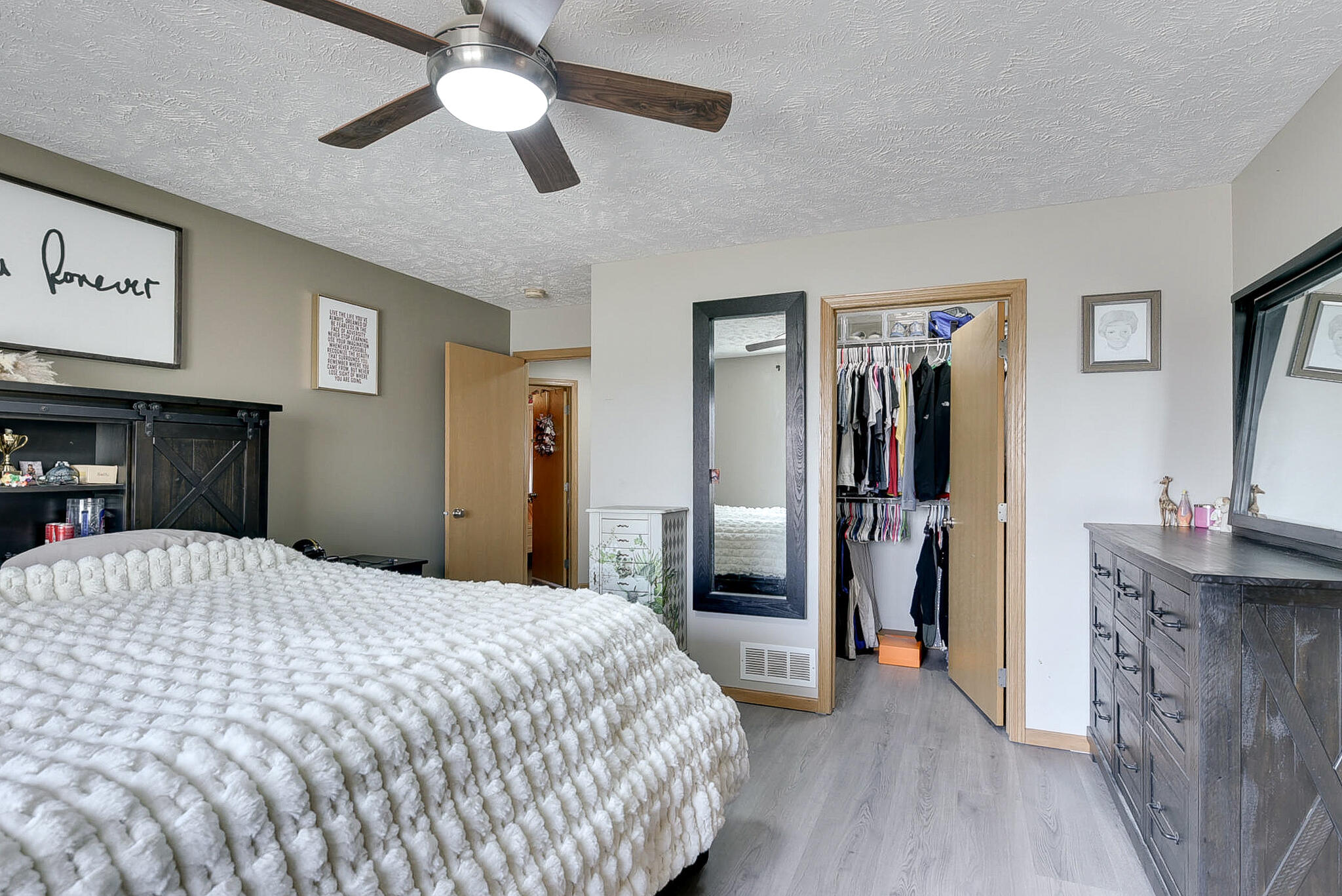 Council Bluffs, Iowa 51501, United States, 3 Bedrooms Bedrooms, ,3 BathroomsBathrooms,Residential,Active,97839