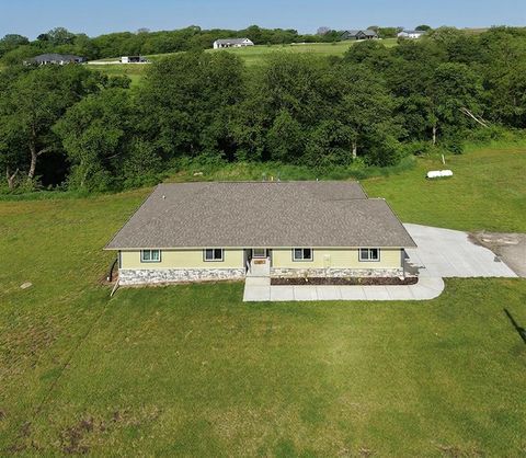Photo of 63190 250TH Street, GLENWOOD, IA 51534 (MLS # 26-949)