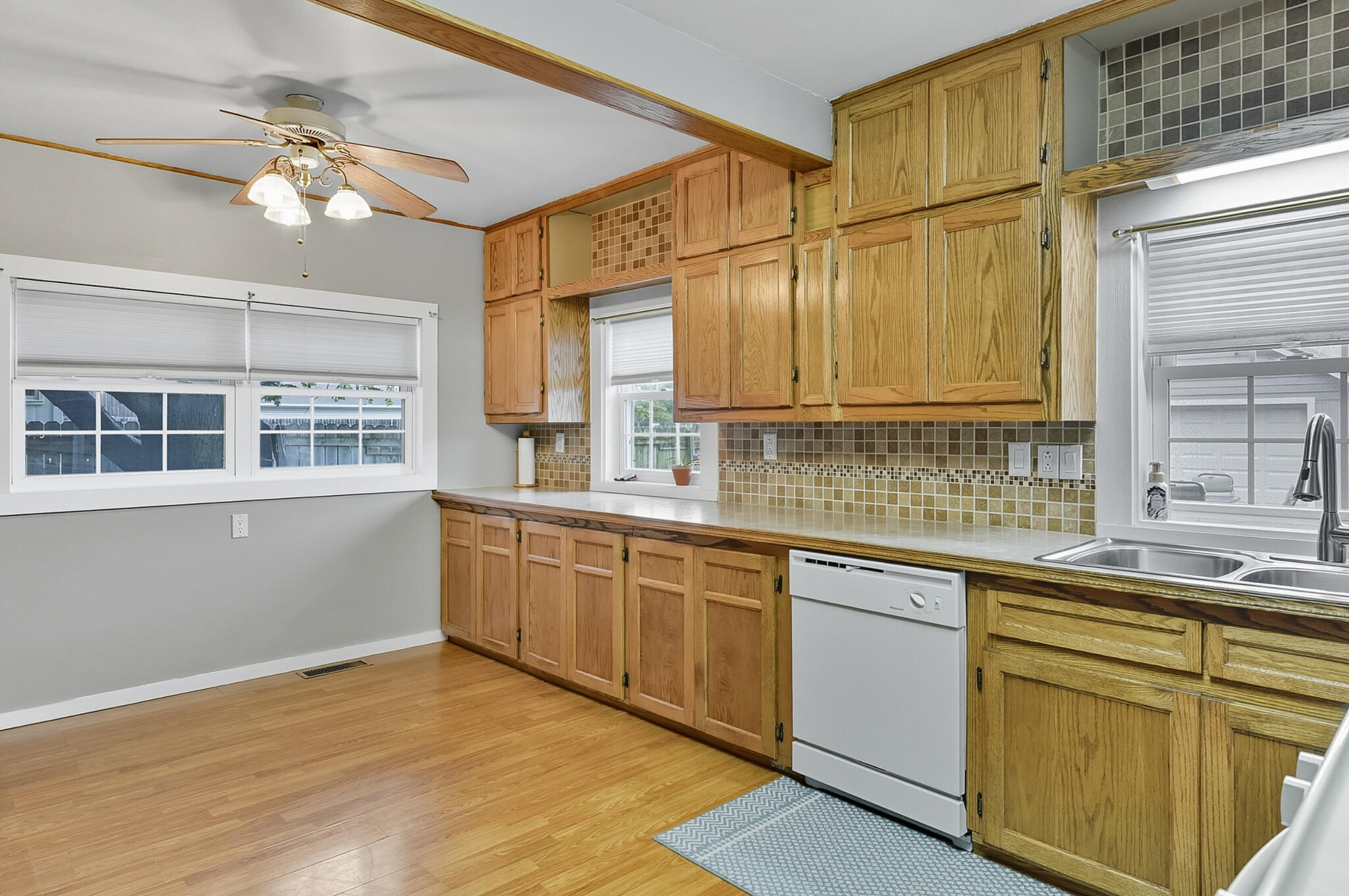 Council Bluffs, Iowa 51501, United States, 2 Bedrooms Bedrooms, ,1 BathroomBathrooms,Residential,Contingent,212733