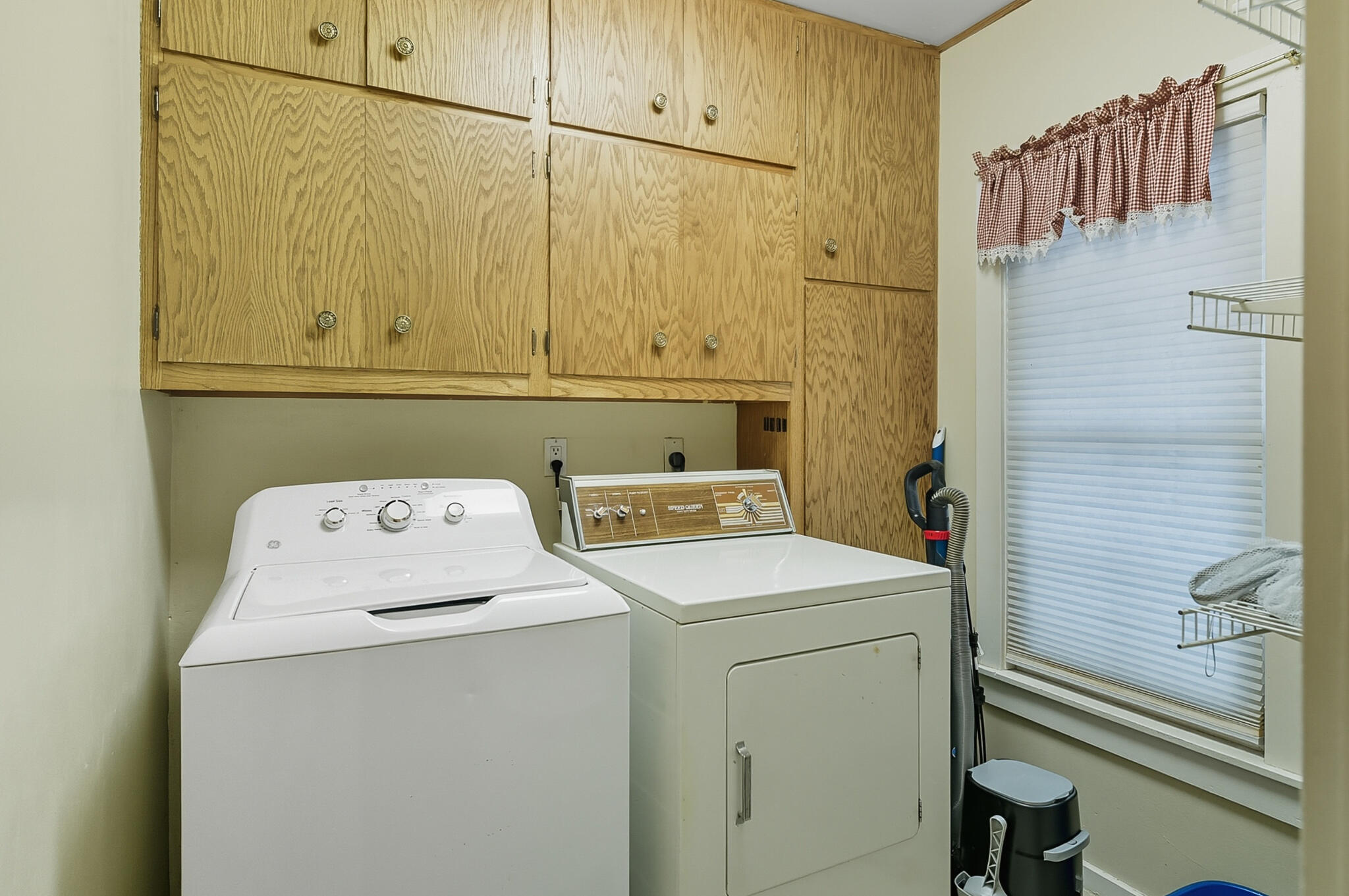 Council Bluffs, Iowa 51501, United States, 2 Bedrooms Bedrooms, ,1 BathroomBathrooms,Residential,Contingent,212733