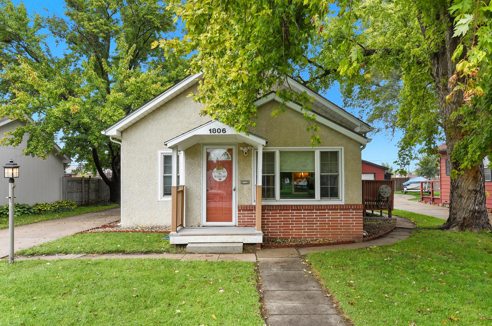 Council Bluffs, Iowa 51501, United States, 2 Bedrooms Bedrooms, ,1 BathroomBathrooms,Residential,Contingent,212733