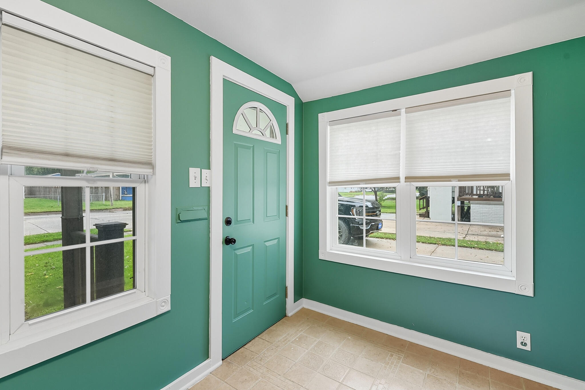 Council Bluffs, Iowa 51501, United States, 2 Bedrooms Bedrooms, ,1 BathroomBathrooms,Residential,Contingent,212733