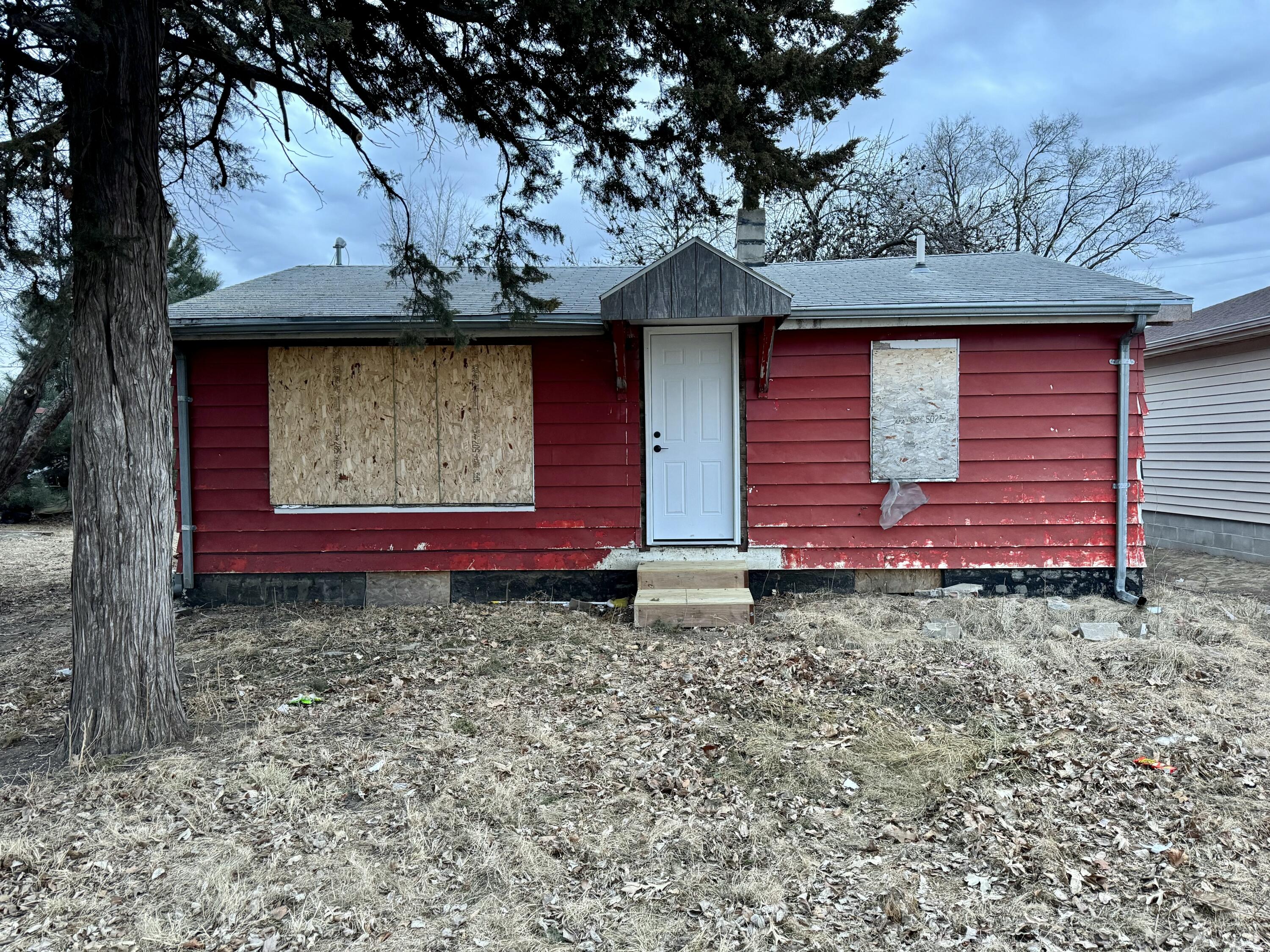 Council Bluffs, Iowa 51501, United States, 2 Bedrooms Bedrooms, ,1 BathroomBathrooms,Residential,Pending,5760