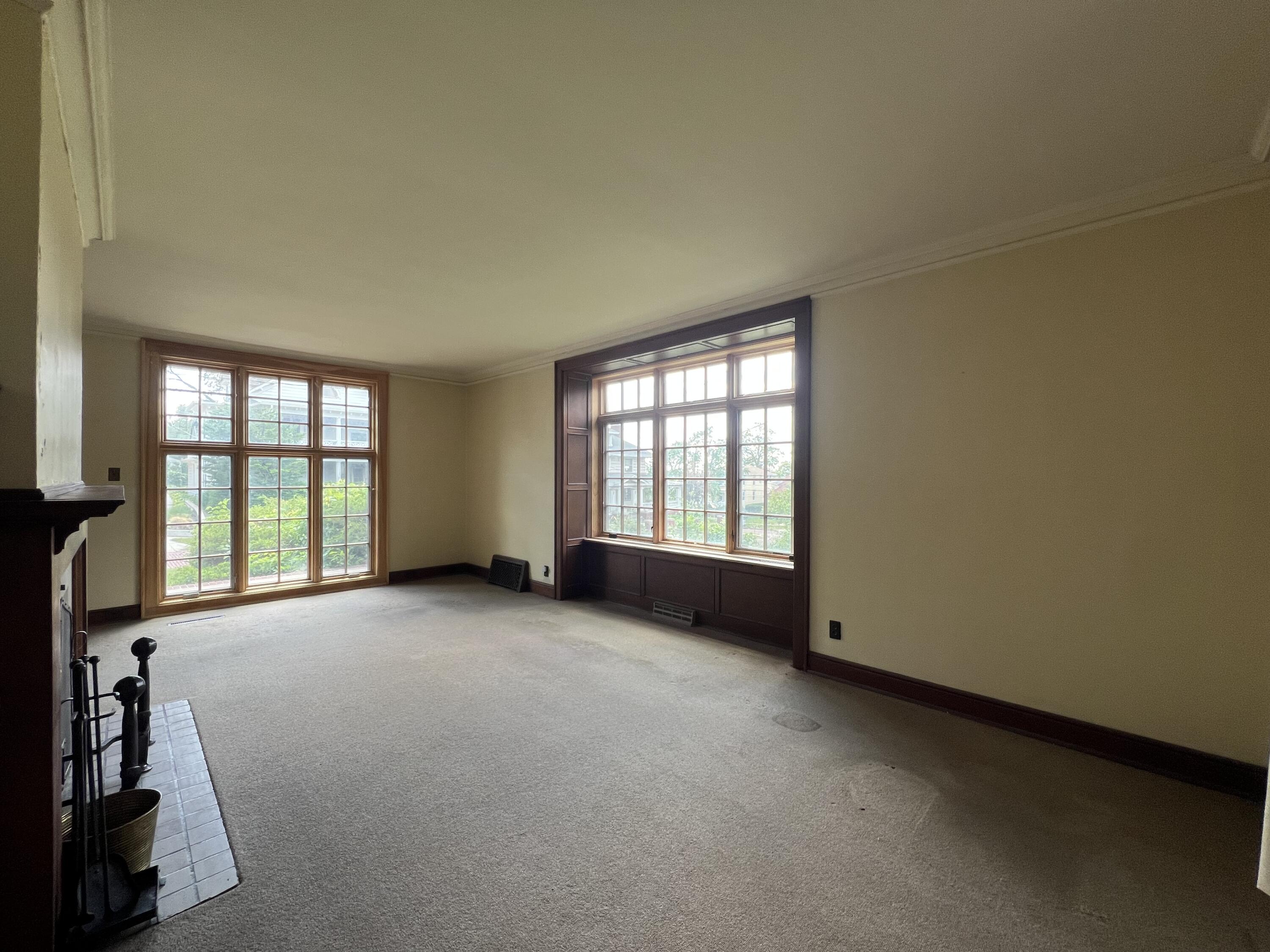 Council Bluffs, Iowa 51503, United States, 5 Bedrooms Bedrooms, ,2 BathroomsBathrooms,Residential,Pending,136428