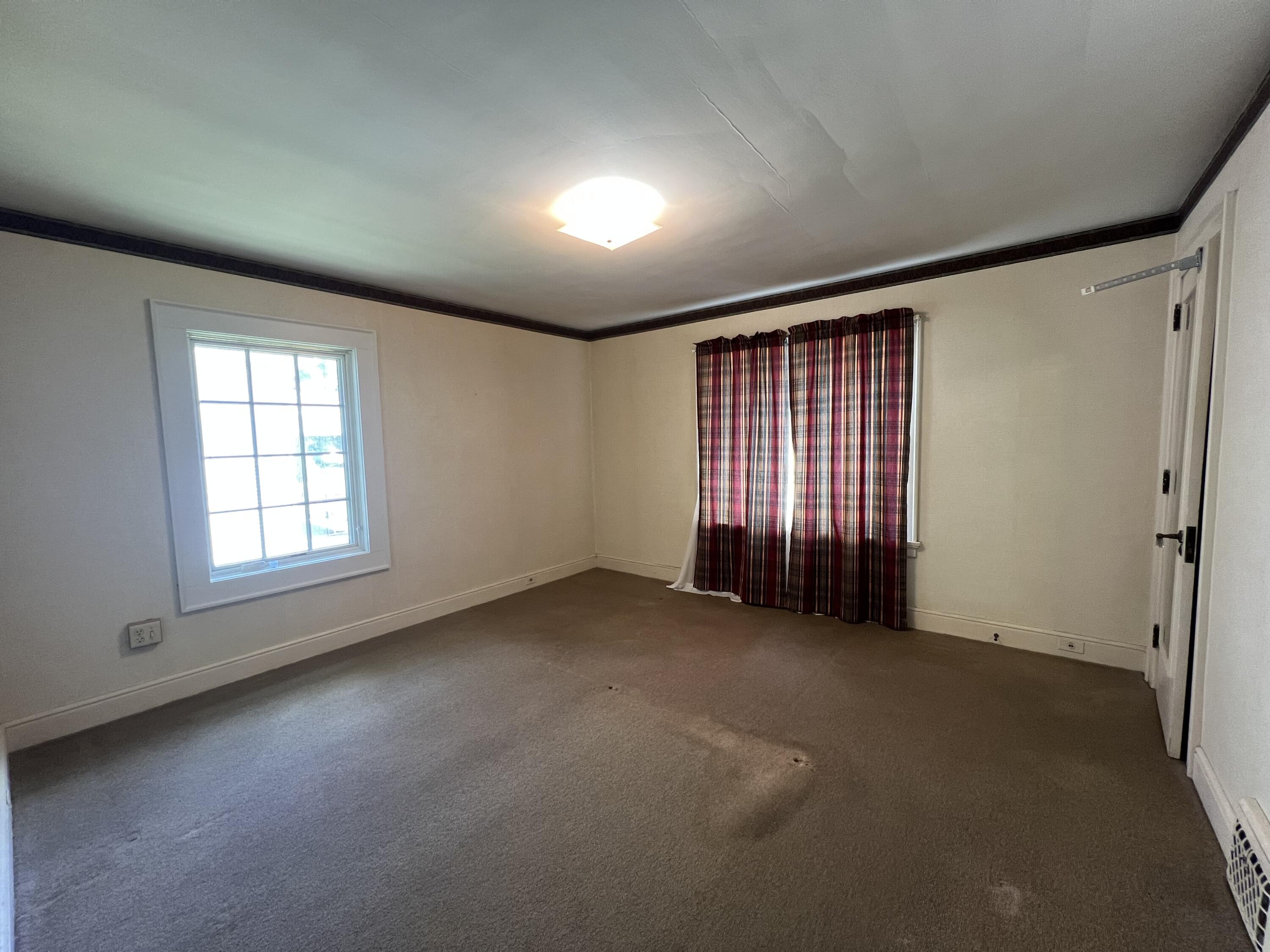 Council Bluffs, Iowa 51503, United States, 5 Bedrooms Bedrooms, ,2 BathroomsBathrooms,Residential,Pending,136428