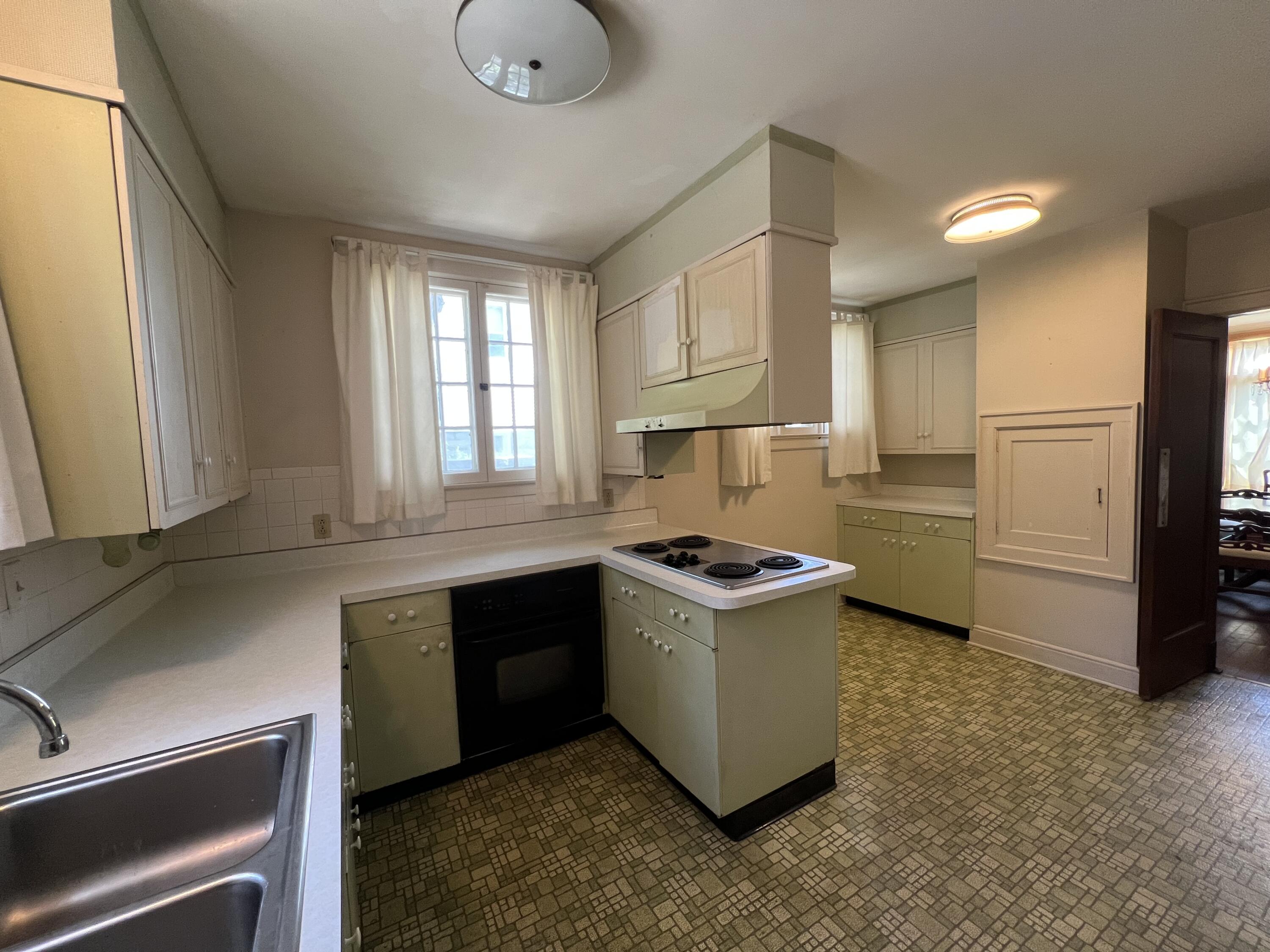 Council Bluffs, Iowa 51503, United States, 5 Bedrooms Bedrooms, ,2 BathroomsBathrooms,Residential,Pending,136428