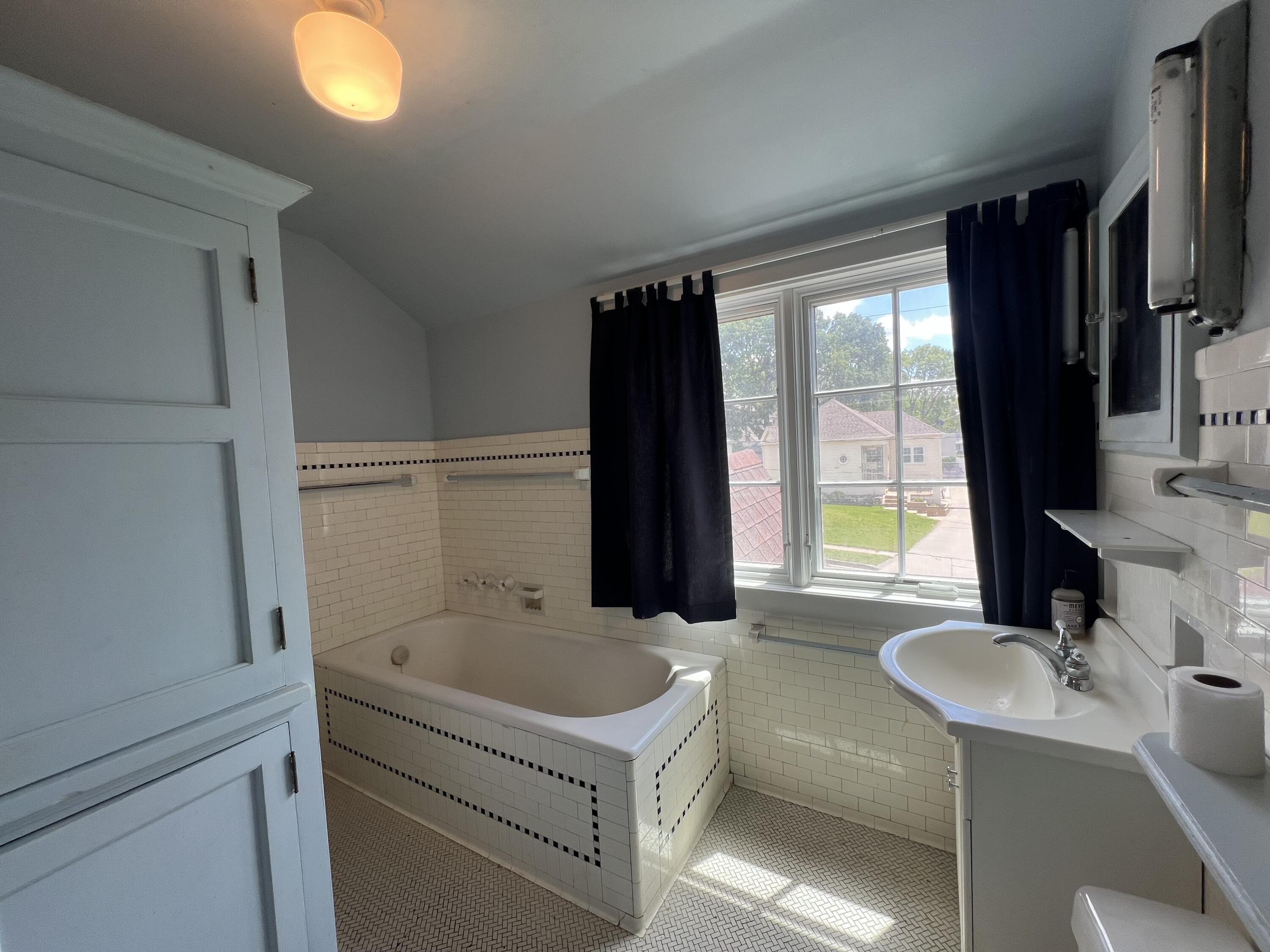 Council Bluffs, Iowa 51503, United States, 5 Bedrooms Bedrooms, ,2 BathroomsBathrooms,Residential,Pending,136428