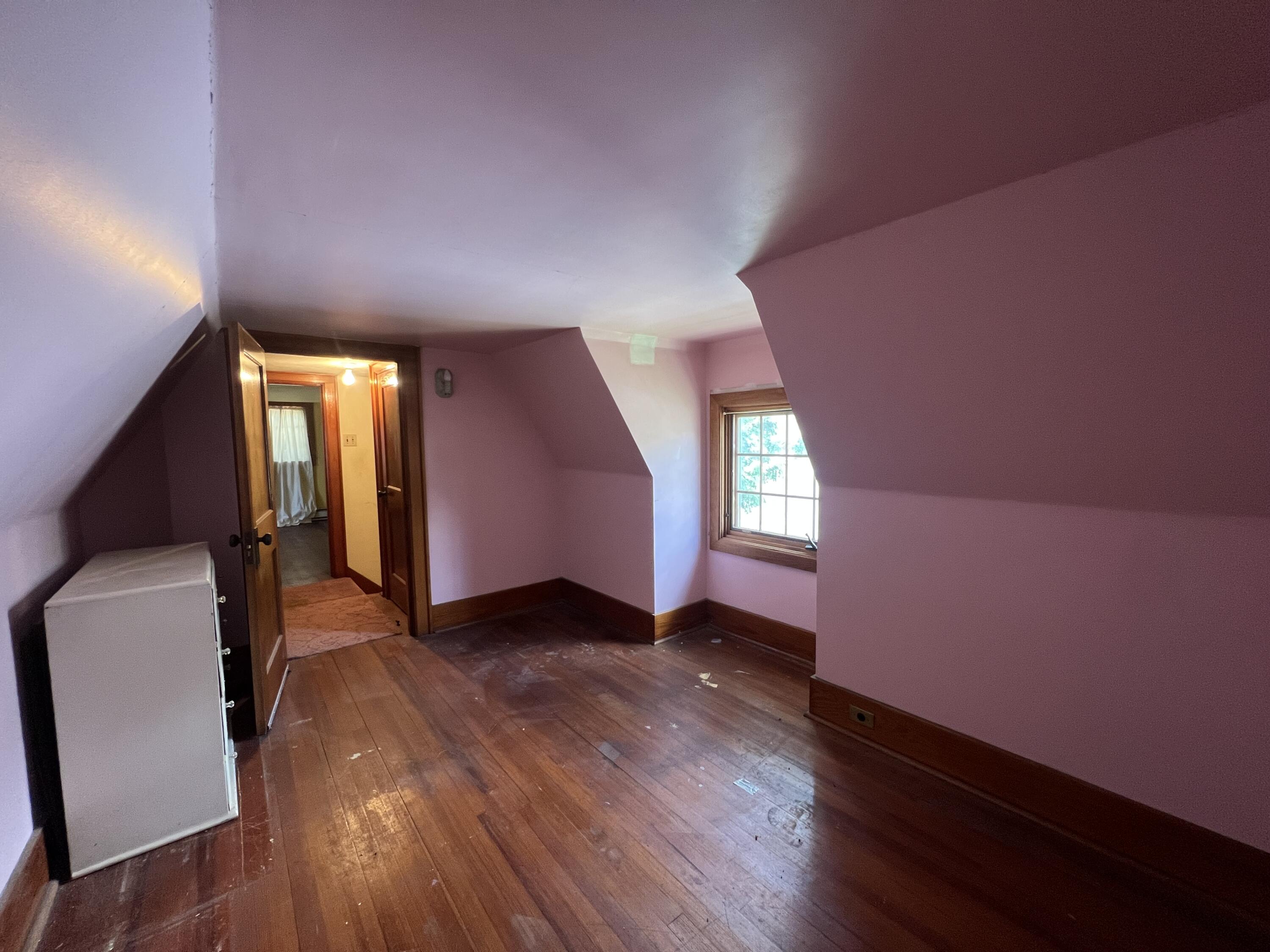 Council Bluffs, Iowa 51503, United States, 5 Bedrooms Bedrooms, ,2 BathroomsBathrooms,Residential,Pending,136428