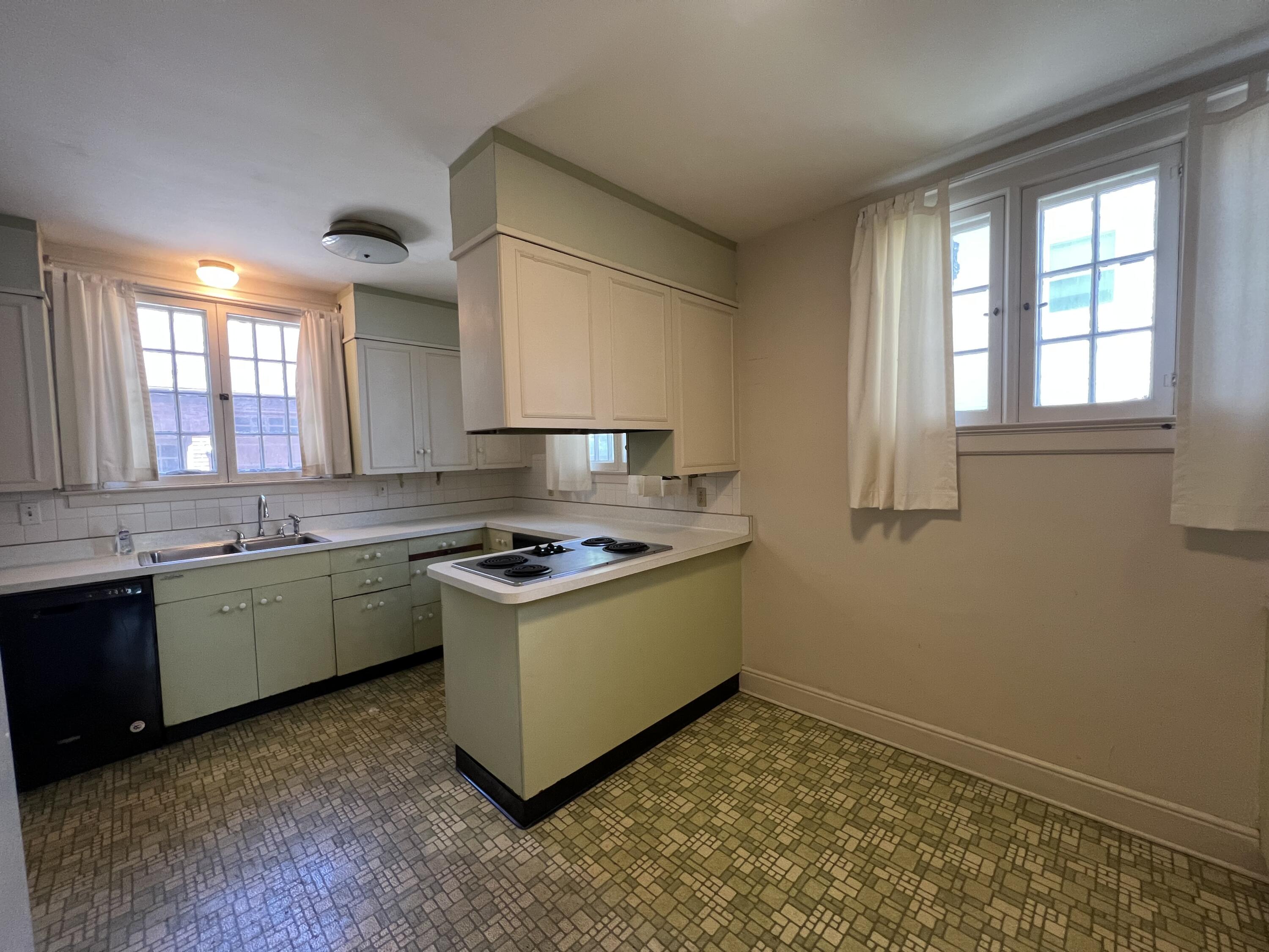 Council Bluffs, Iowa 51503, United States, 5 Bedrooms Bedrooms, ,2 BathroomsBathrooms,Residential,Pending,136428