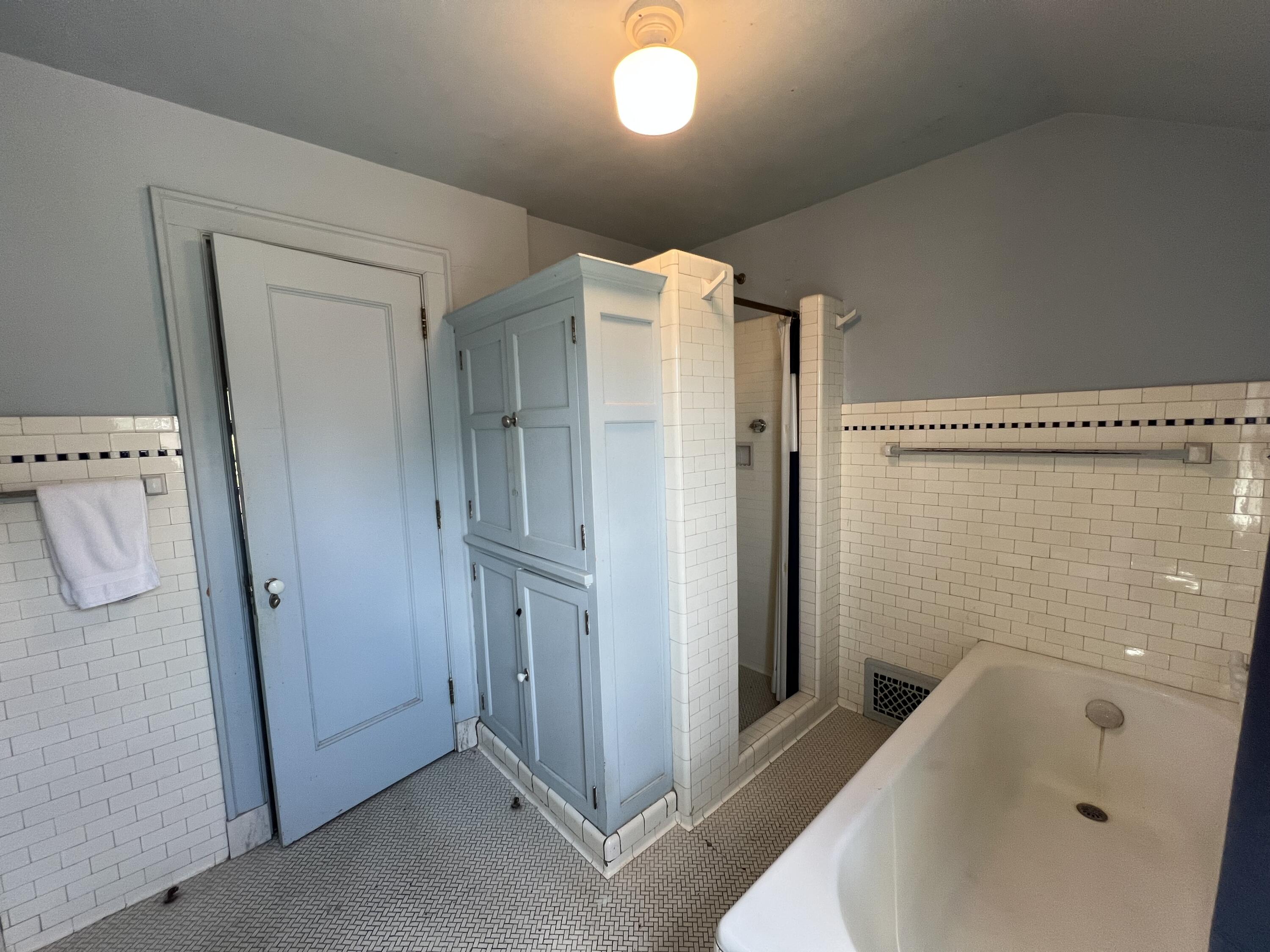 Council Bluffs, Iowa 51503, United States, 5 Bedrooms Bedrooms, ,2 BathroomsBathrooms,Residential,Pending,136428