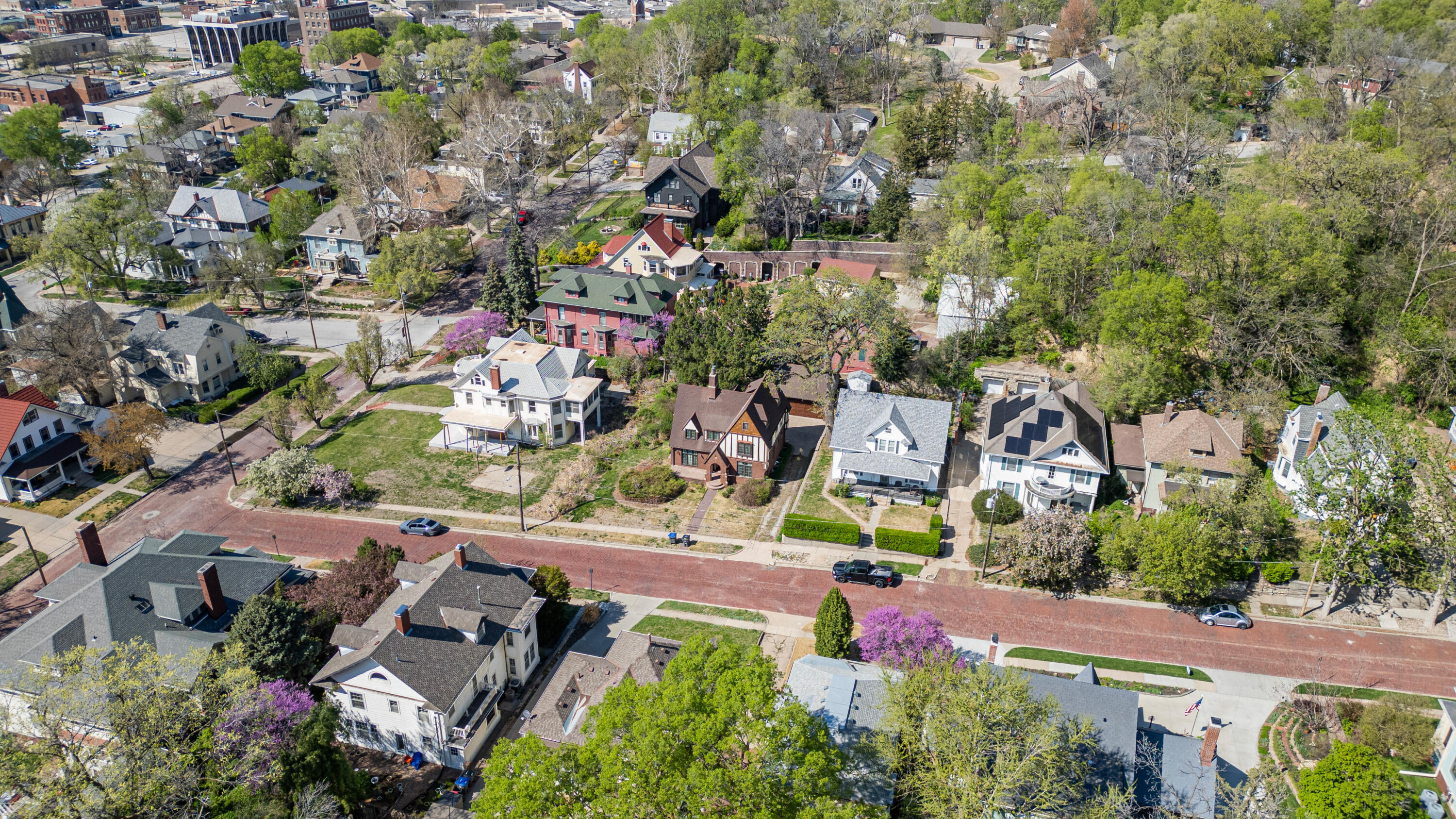 Council Bluffs, Iowa 51503, United States, 5 Bedrooms Bedrooms, ,2 BathroomsBathrooms,Residential,Pending,136428