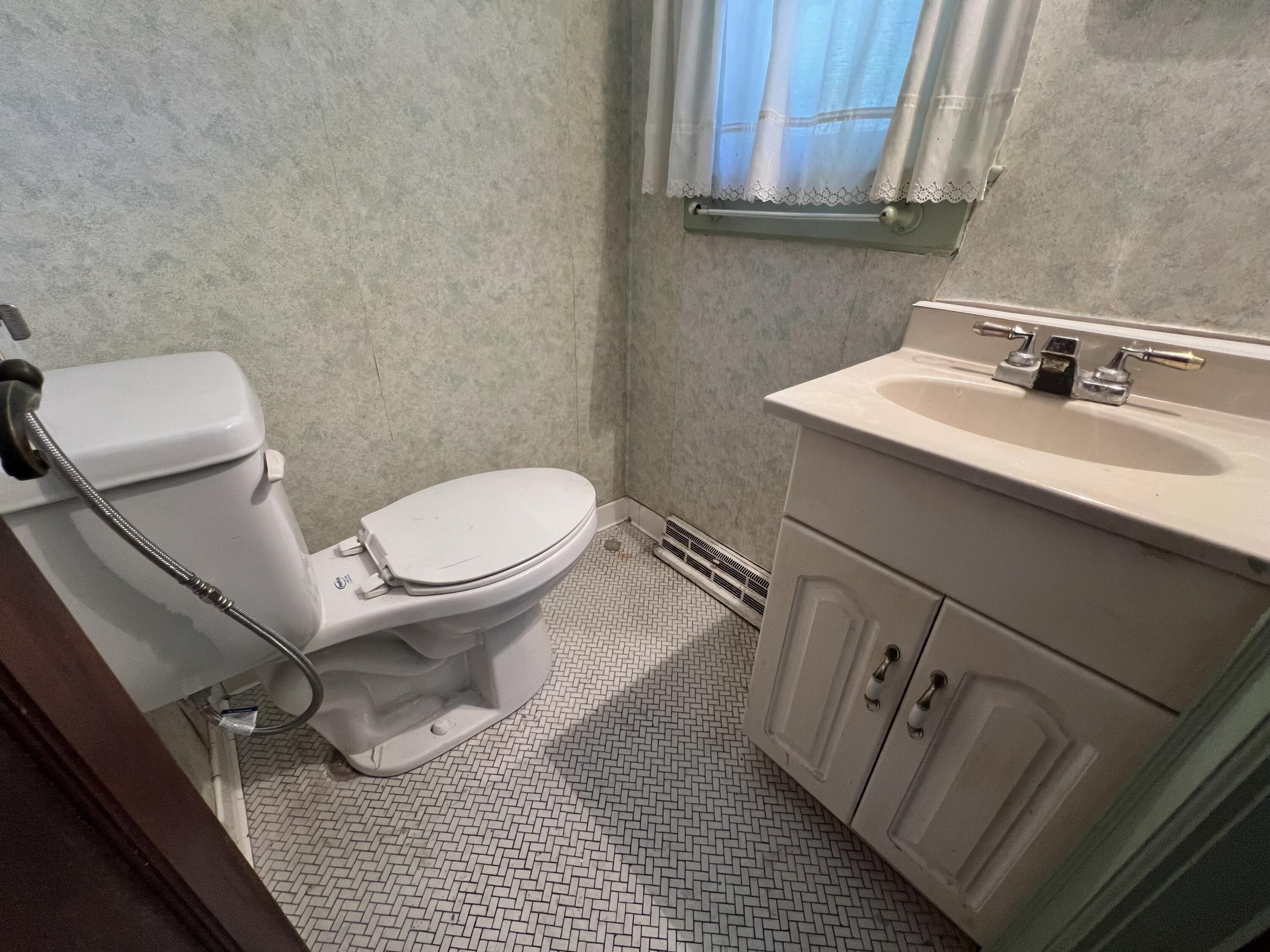 Council Bluffs, Iowa 51503, United States, 5 Bedrooms Bedrooms, ,2 BathroomsBathrooms,Residential,Pending,136428