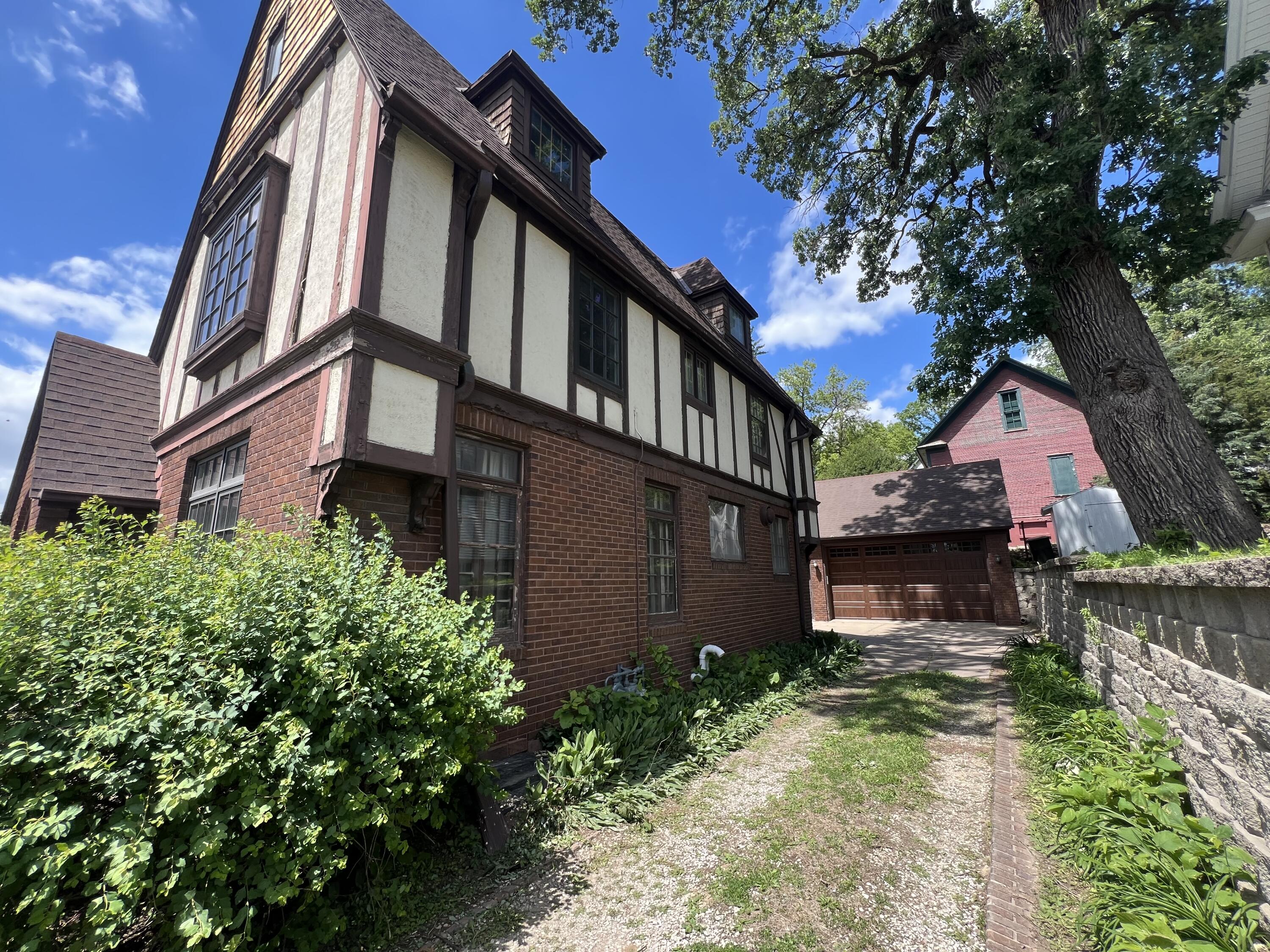 Council Bluffs, Iowa 51503, United States, 5 Bedrooms Bedrooms, ,2 BathroomsBathrooms,Residential,Pending,136428