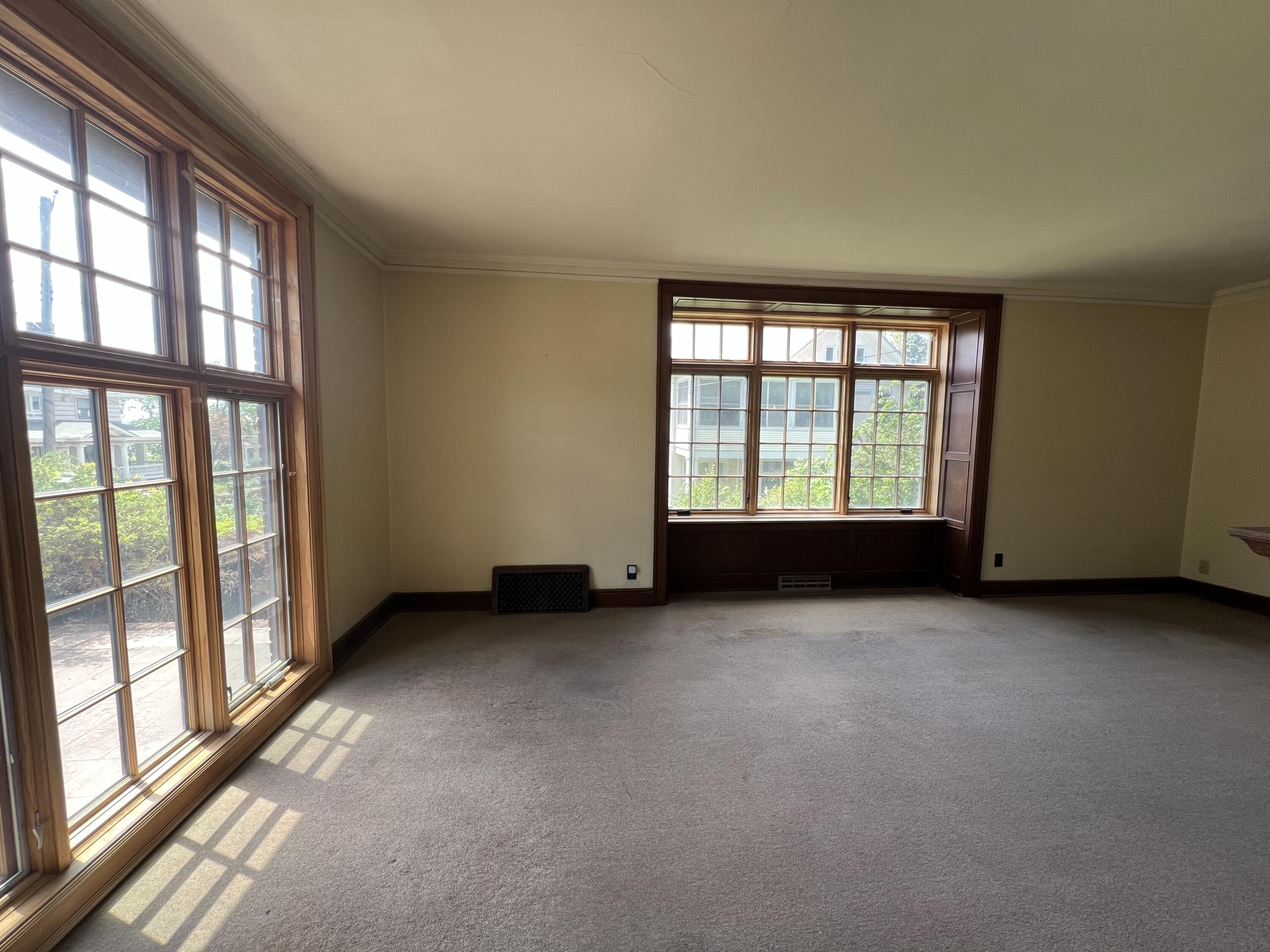 Council Bluffs, Iowa 51503, United States, 5 Bedrooms Bedrooms, ,2 BathroomsBathrooms,Residential,Pending,136428